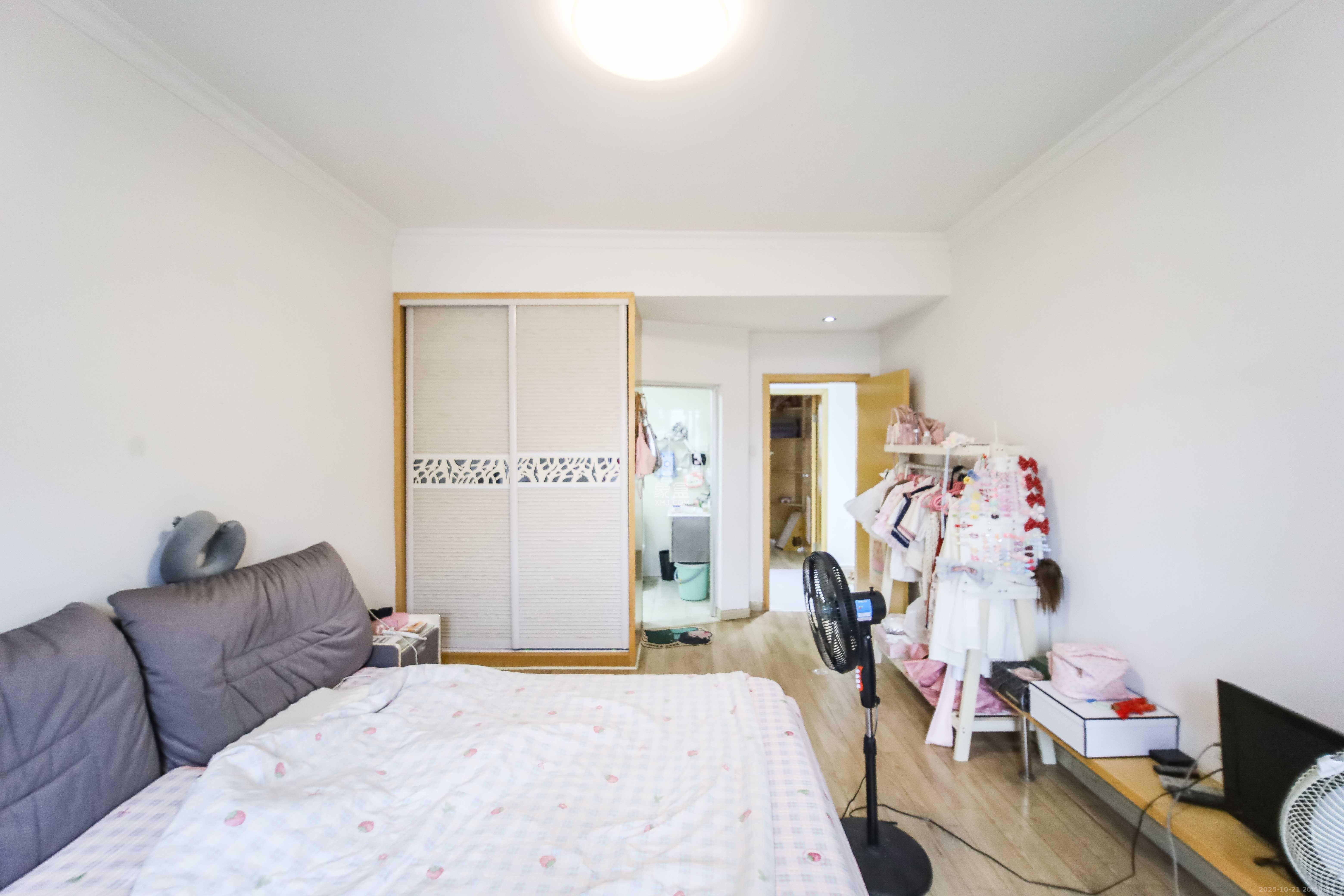 长房东郡 3室2厅2卫 138.0万 长房东郡 3室2厅2卫 138.0万卧室