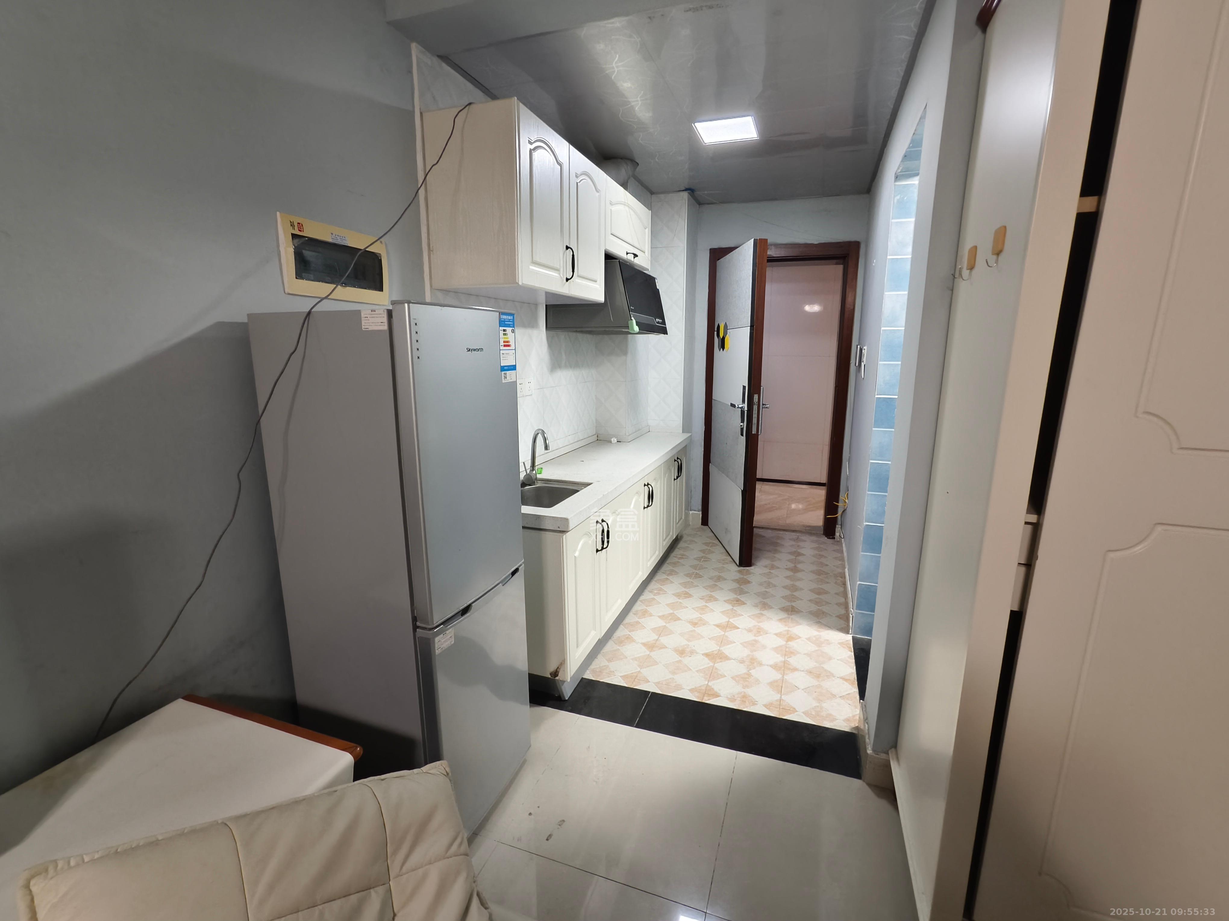 东怡外国（南湖一号)  1室1厅1卫    1800.0元/月室内图