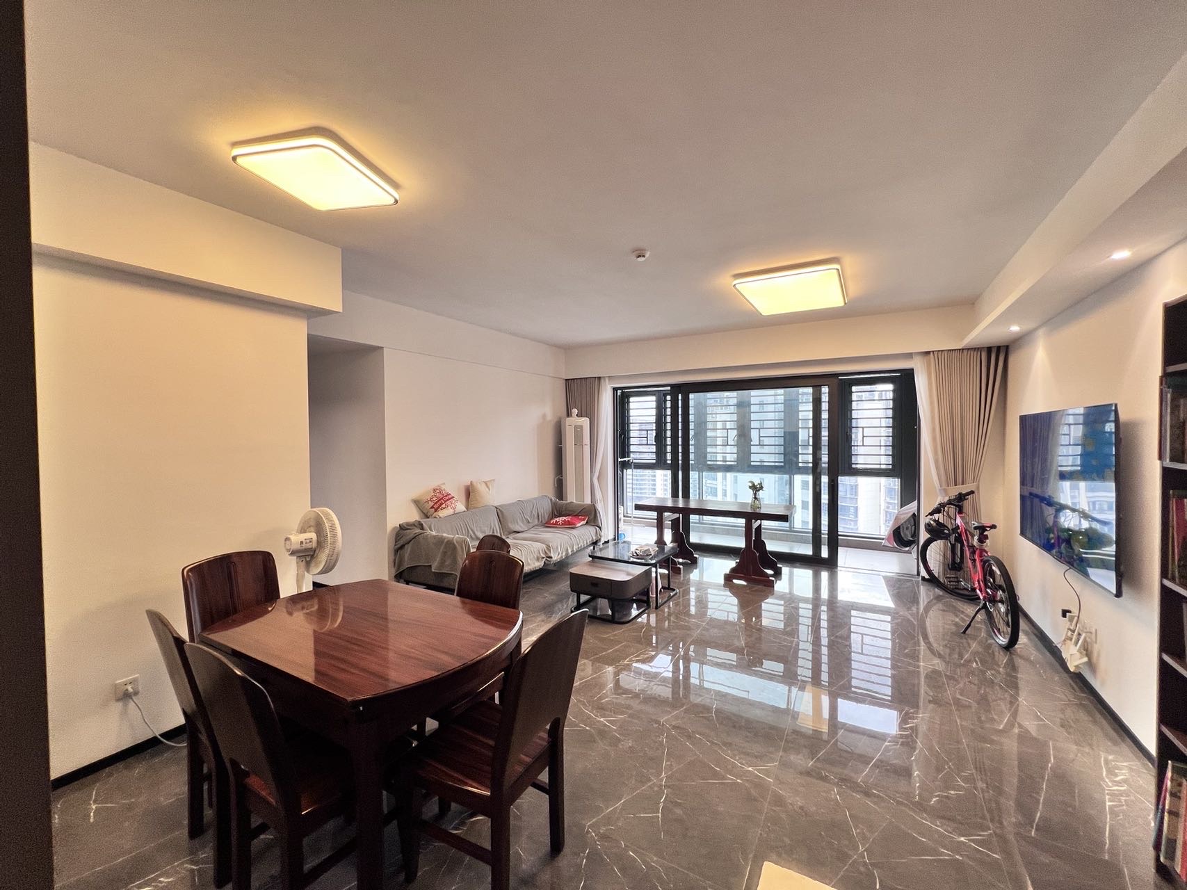 中海汇德里  3室2厅2卫    5100.0元/月