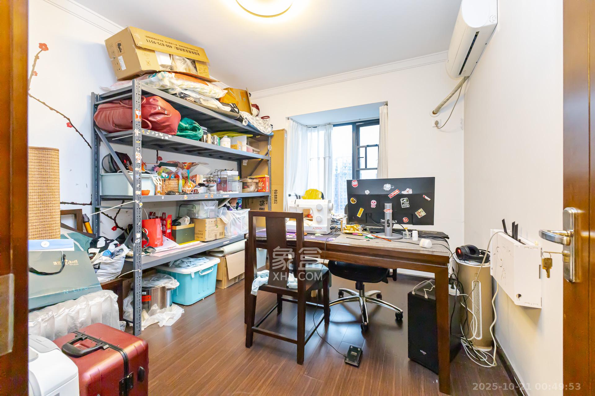 珠江东方明珠(新地东方明珠)三期 4室2厅2卫 120.0万 珠江东方明珠(新地东方明珠)三期 4室2厅2卫 120.0万卧室