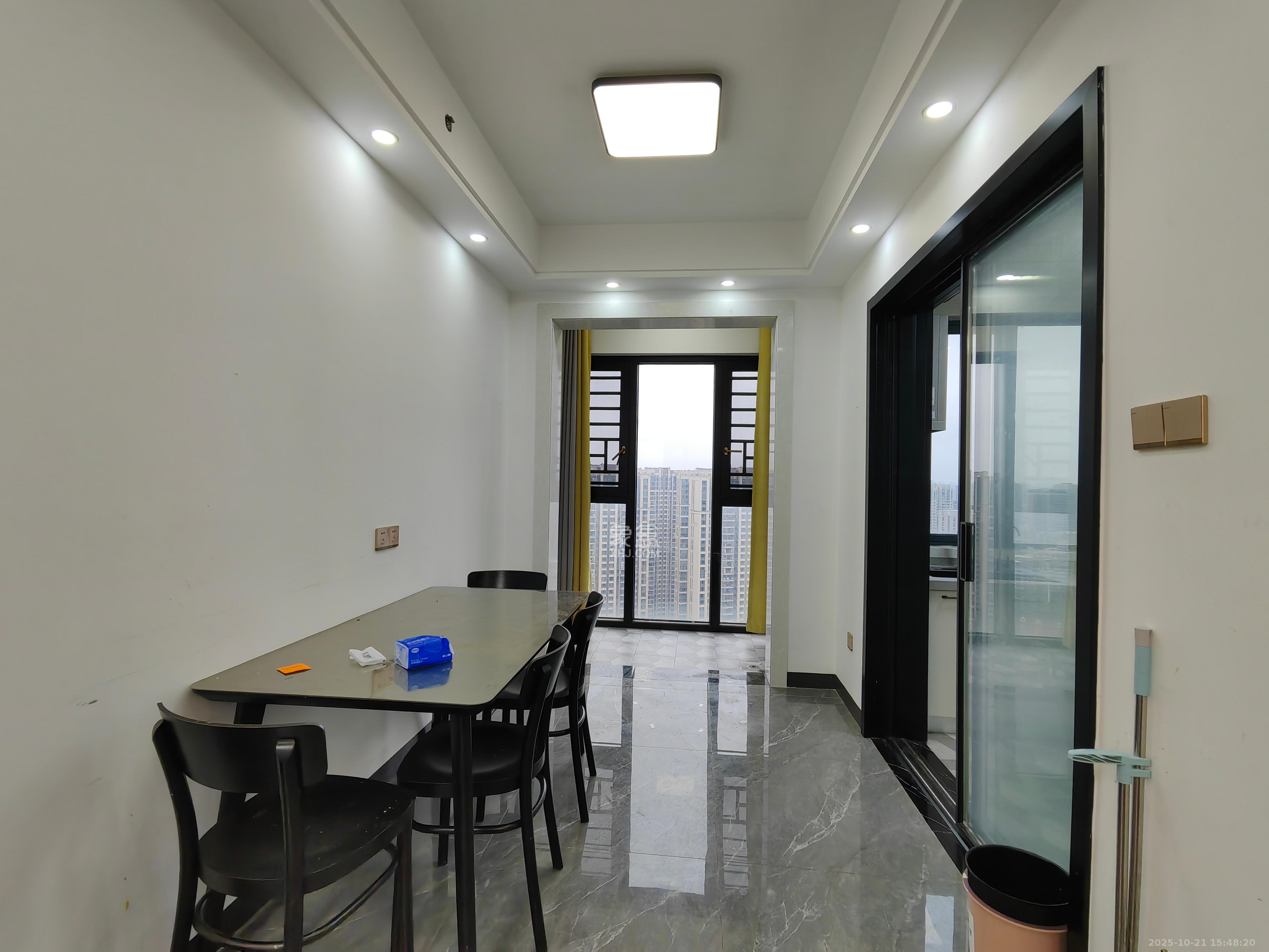 中建梅溪湖中心  3室2厅2卫    3200.0元/月 中建梅溪湖中心  3室2厅2卫    3200.0元/月室内图