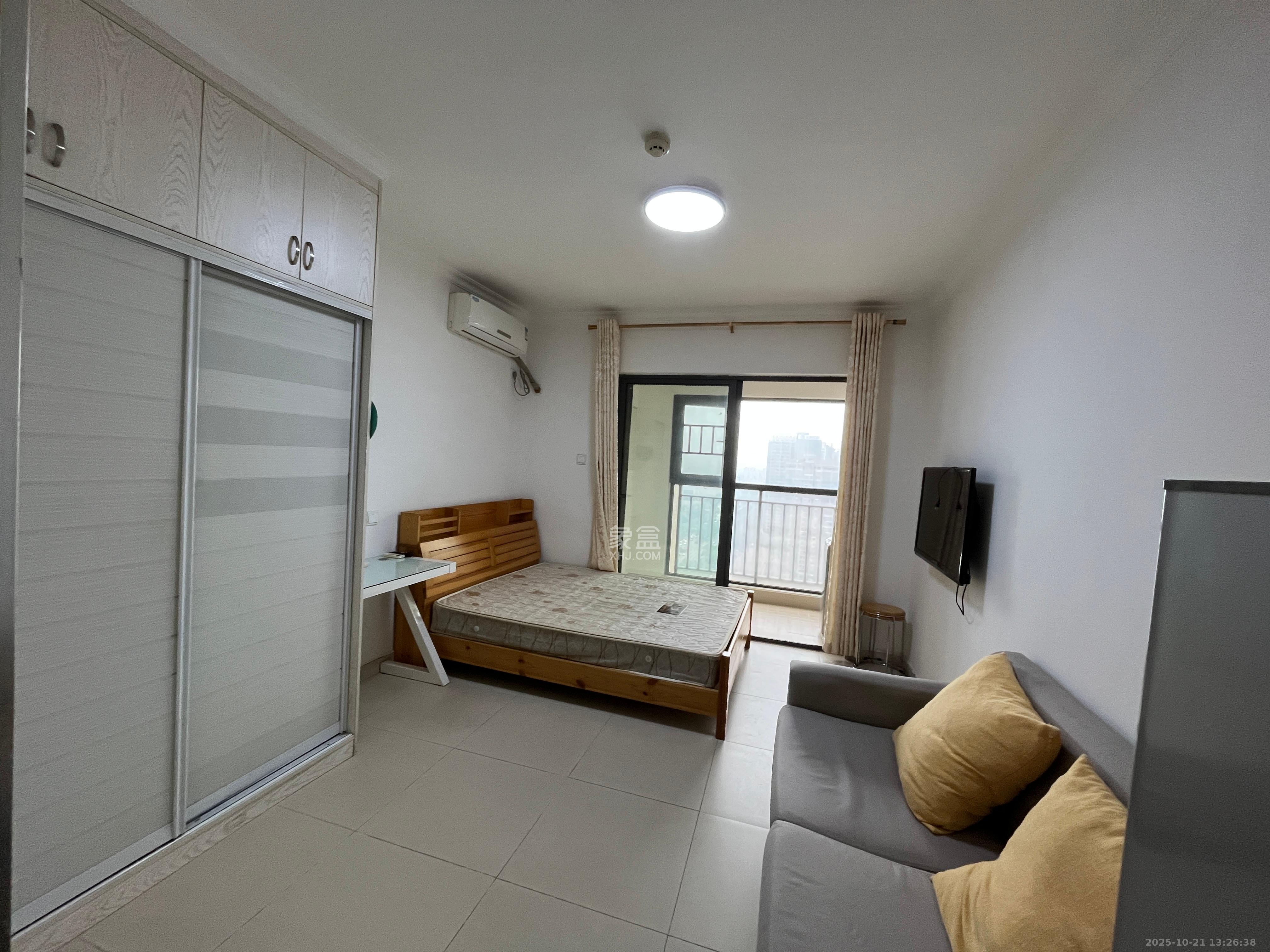 华润五彩城  1室1厅1卫    1300.0元/月 华润五彩城  1室1厅1卫    1300.0元/月室内图