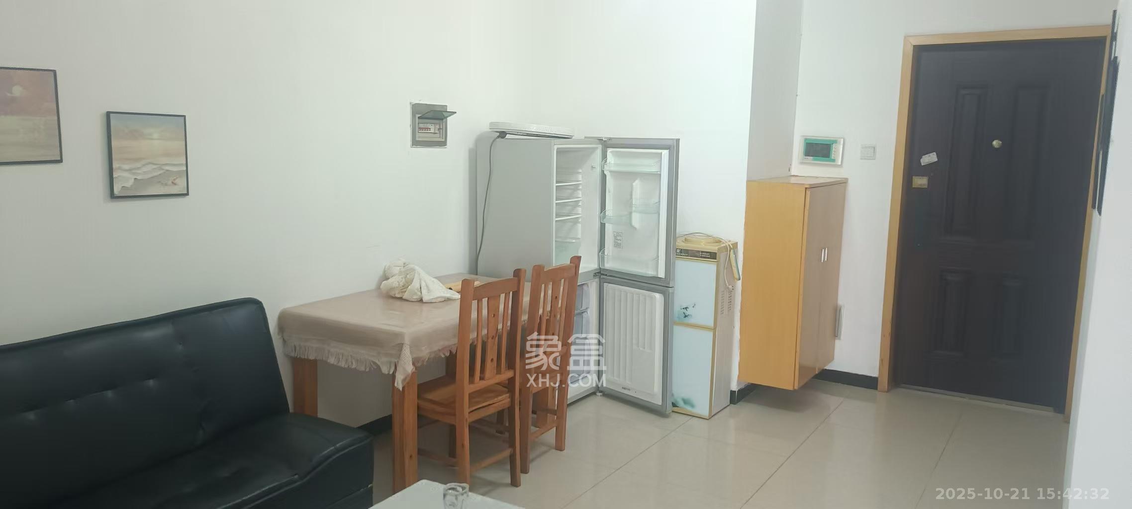 金领家族  1室1厅1卫    1500.0元/月 金领家族  1室1厅1卫    1500.0元/月室内图