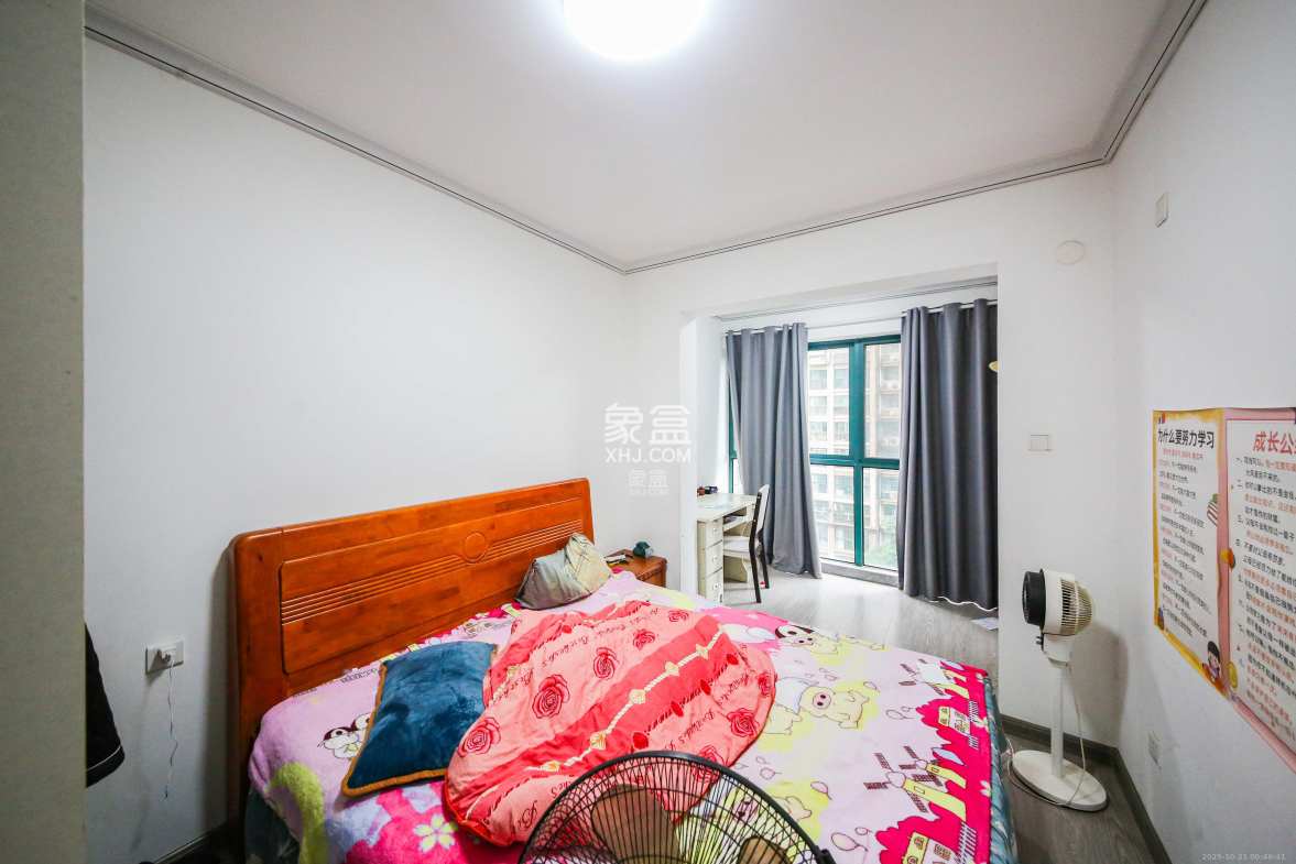 克拉美丽山庄(晟领国际)  4室2厅2卫    134.8万 克拉美丽山庄(晟领国际)  4室2厅2卫    134.8万卧室