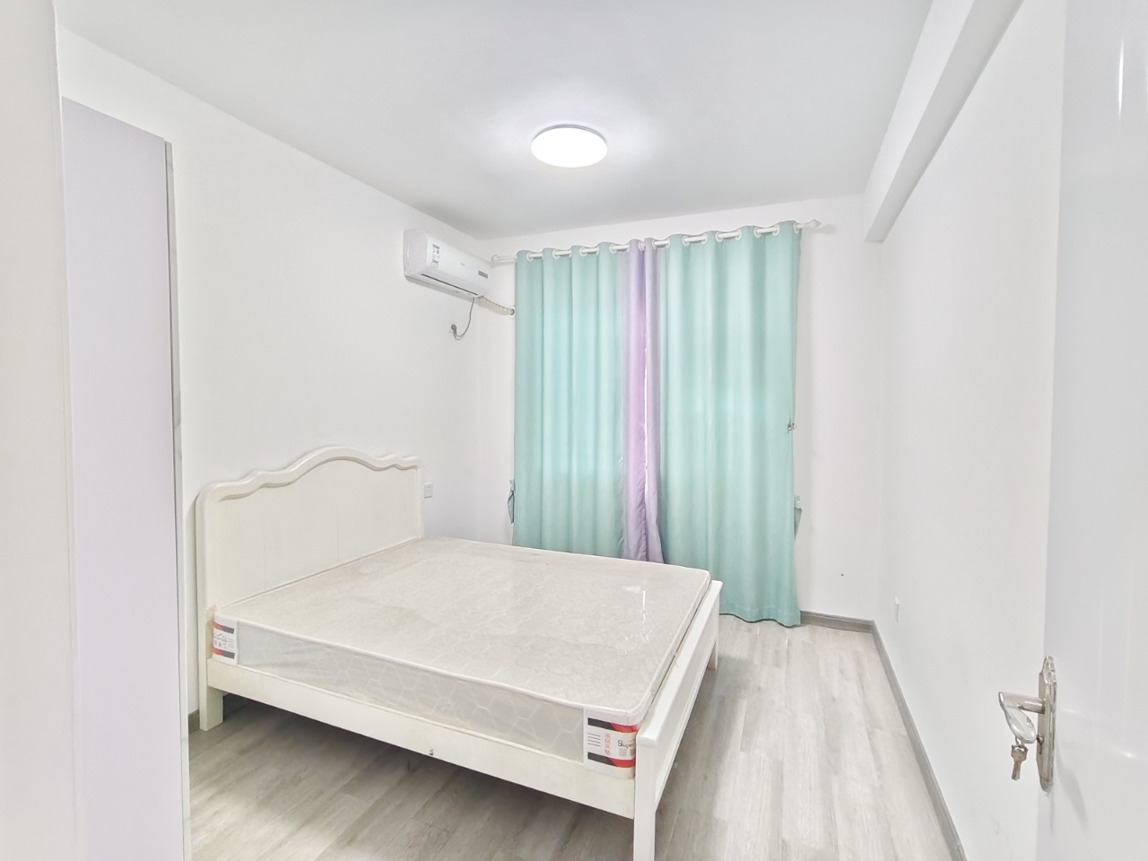 保利中央公馆  3室2厅2卫    89.0万客厅