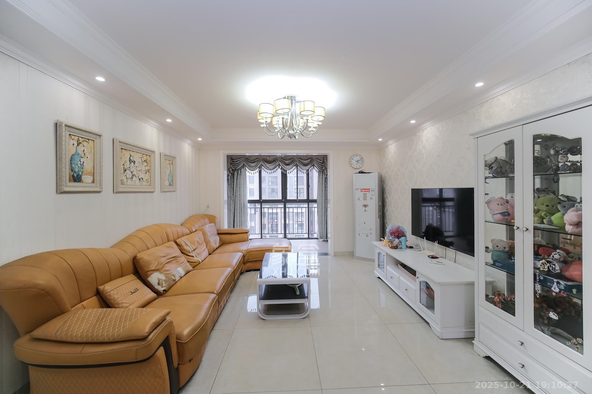 三一街区 3室2厅2卫 94.0万 三一街区 3室2厅2卫 94.0万客厅