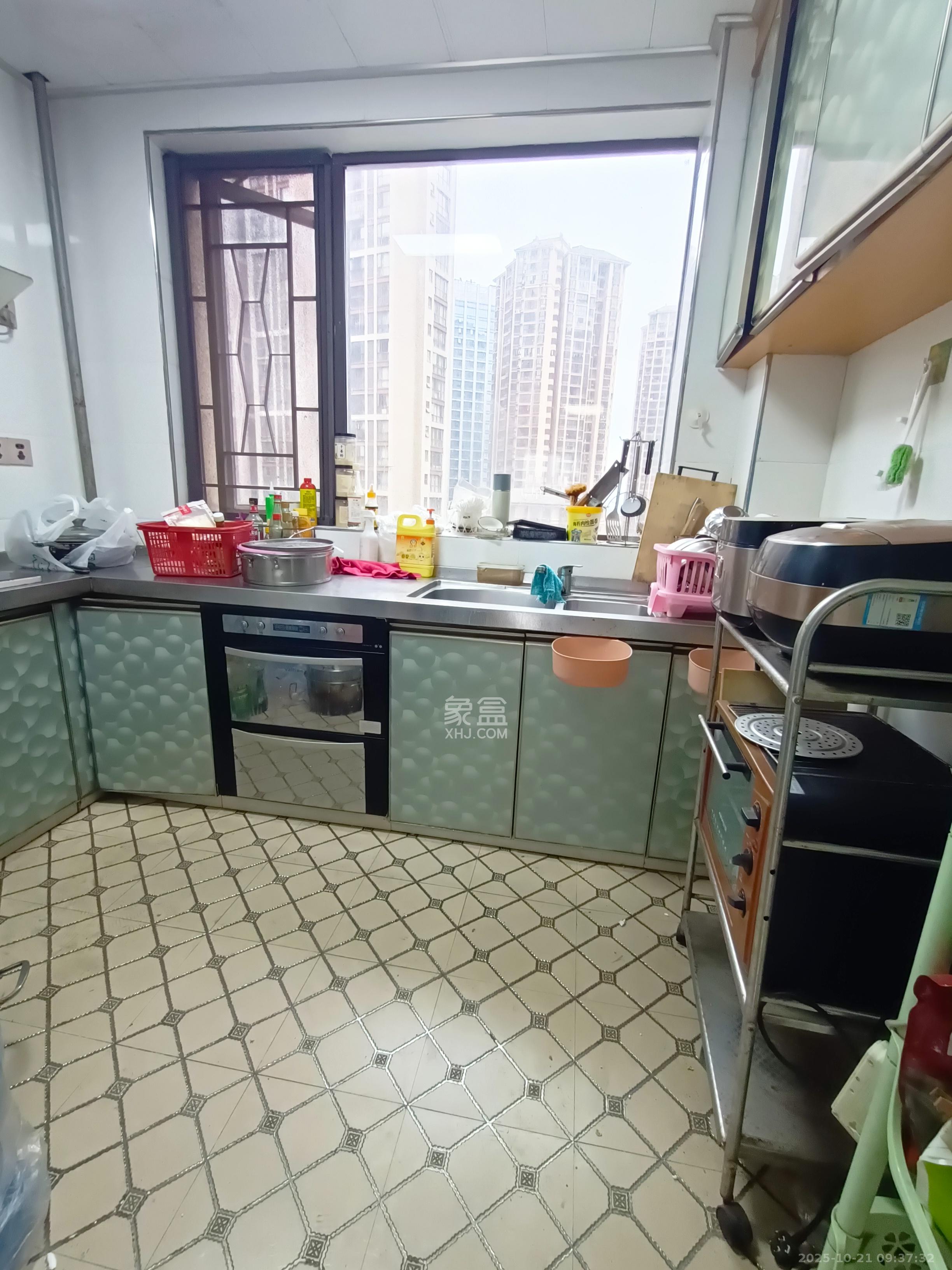 旭辉华庭  3室2厅2卫    1900.0元/月室内图