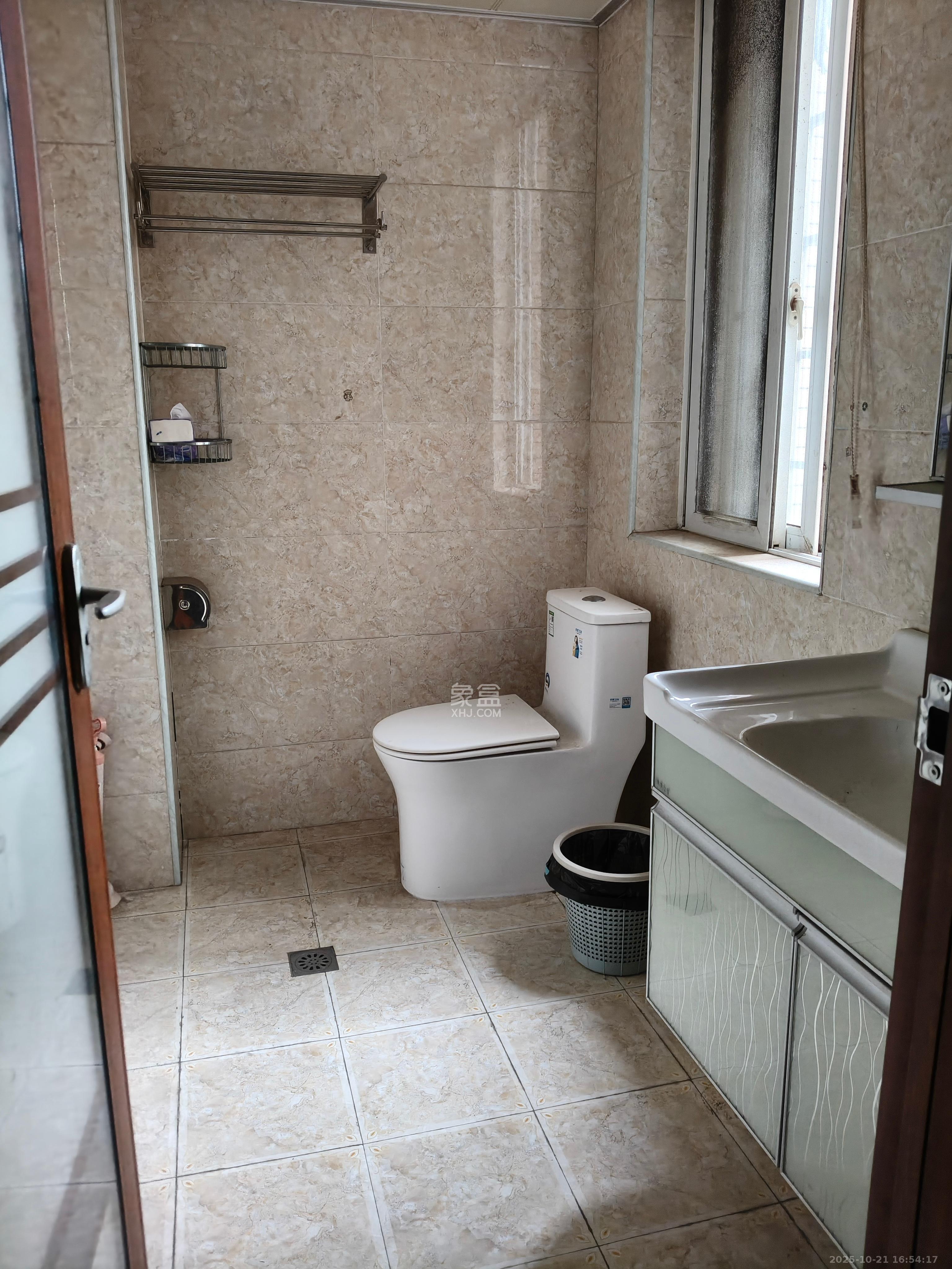 豪庭（江城豪庭）  3室2厅2卫    2300.0元/月室内图