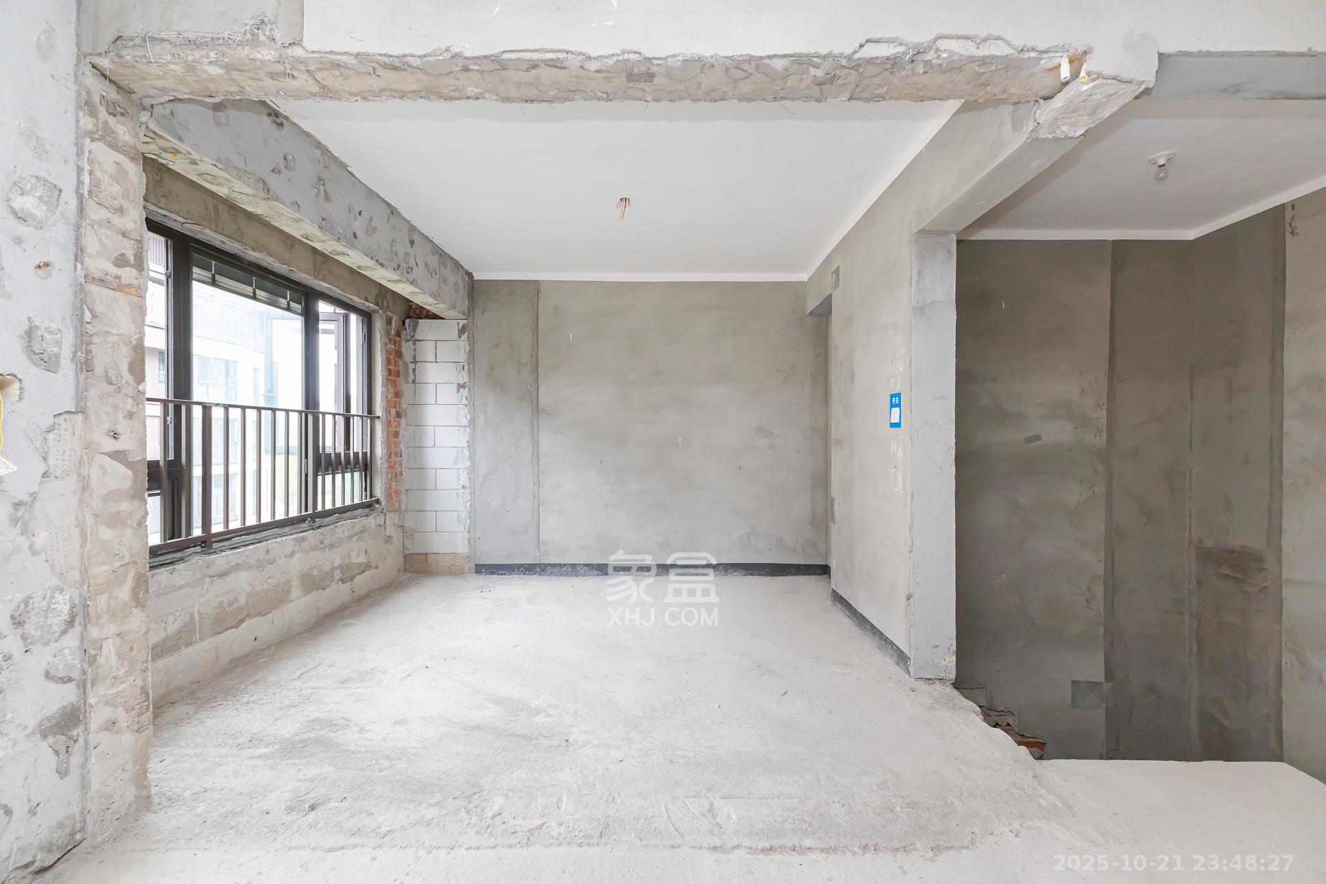 时代建发和著  5室2厅4卫    305.0万 时代建发和著  5室2厅4卫    305.0万卧室