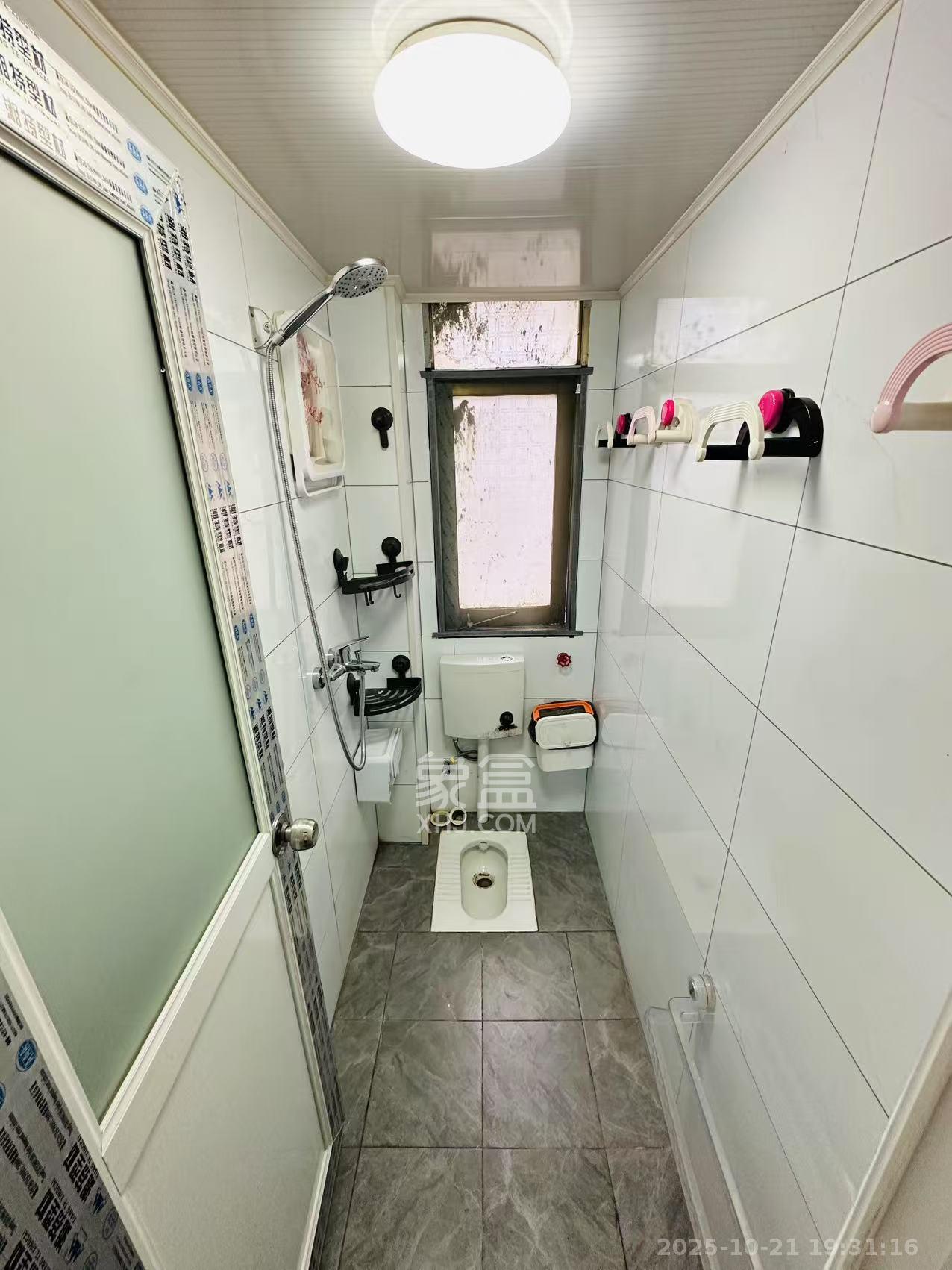 陡岭社区  2室1厅1卫    1500.0元/月 陡岭社区  2室1厅1卫    1500.0元/月室内图