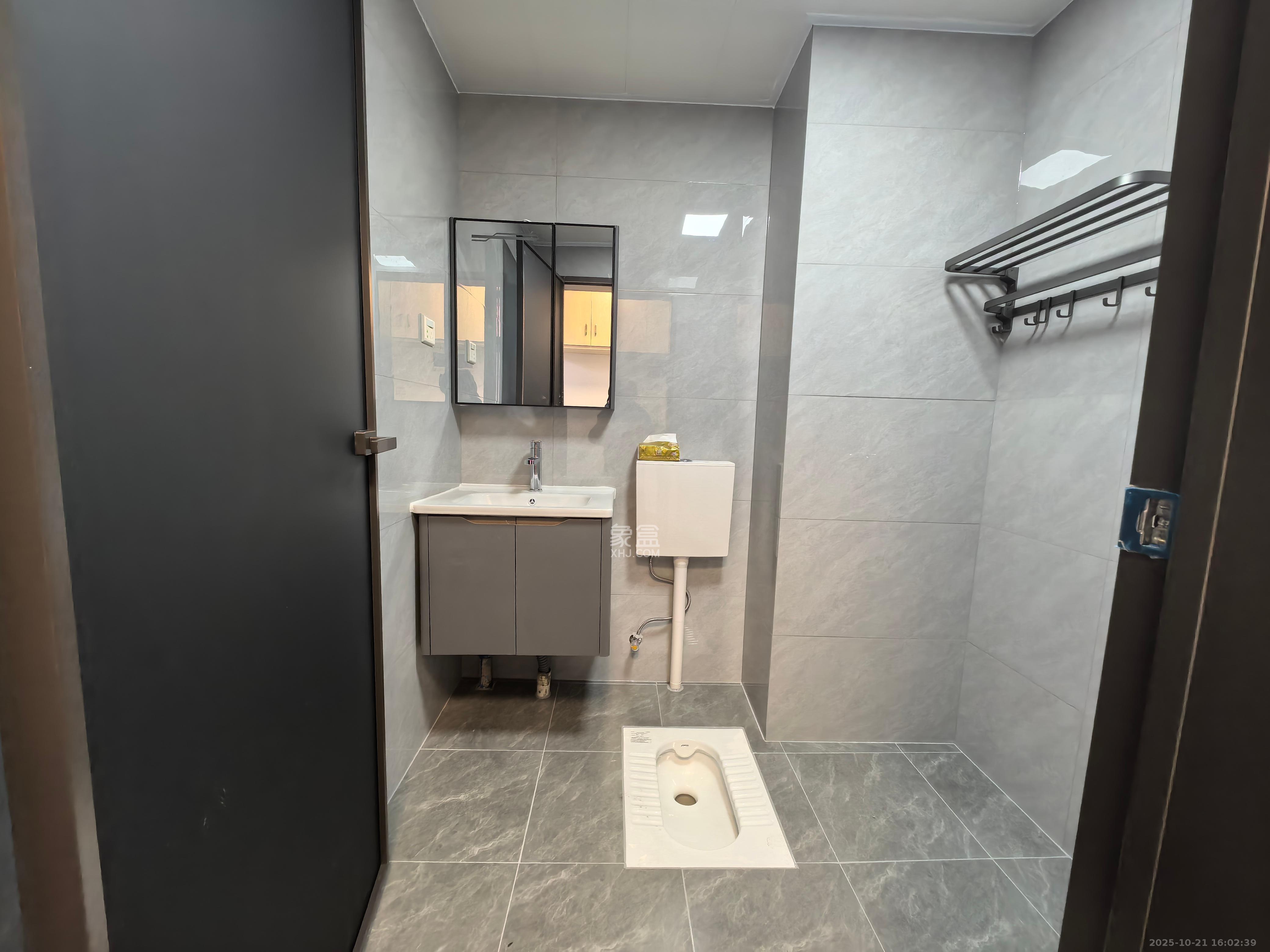 水岸世景  1室1厅1卫    1300.0元/月室内图