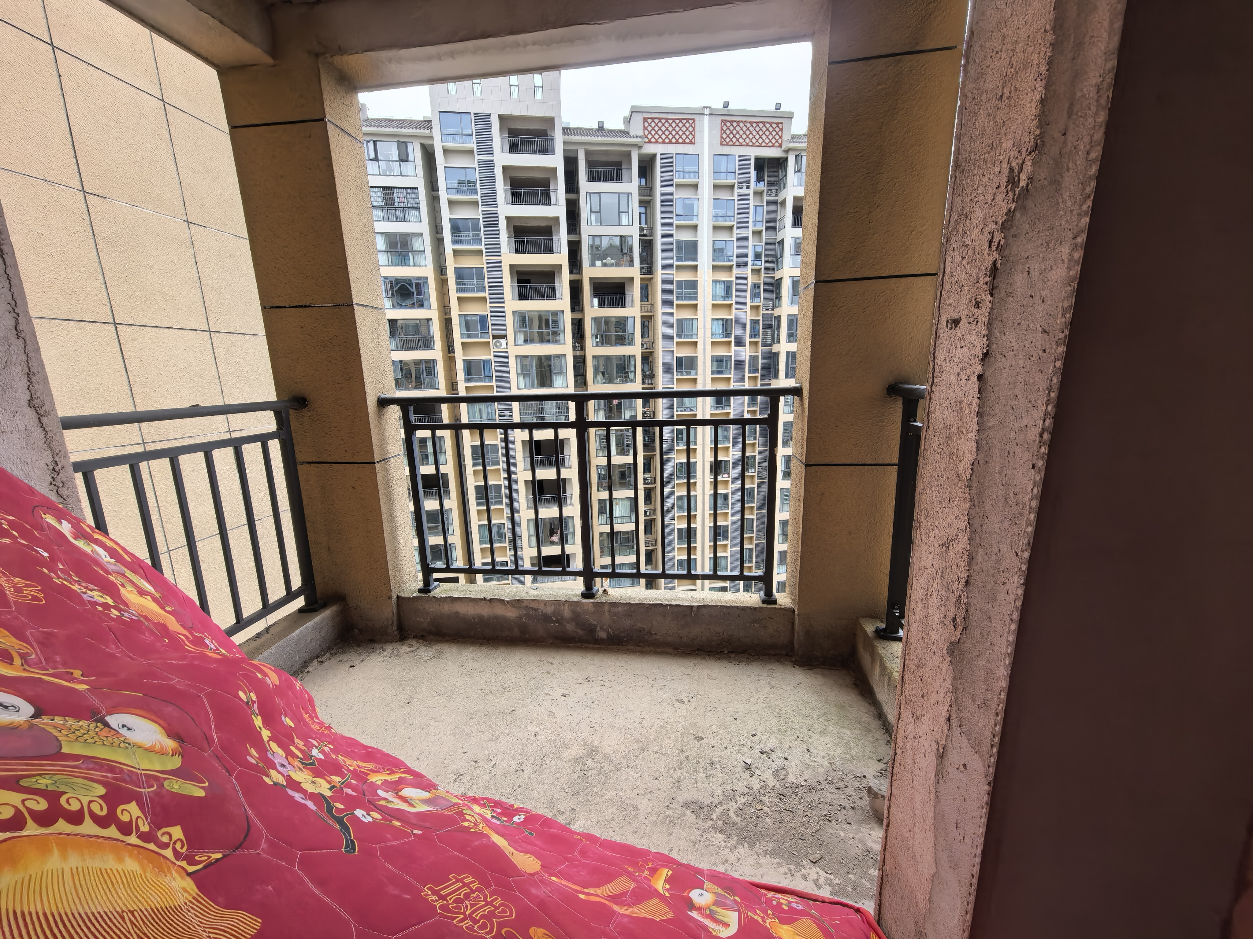 尚东御园  3室2厅2卫    62.8万 尚东御园  3室2厅2卫    62.8万阳台