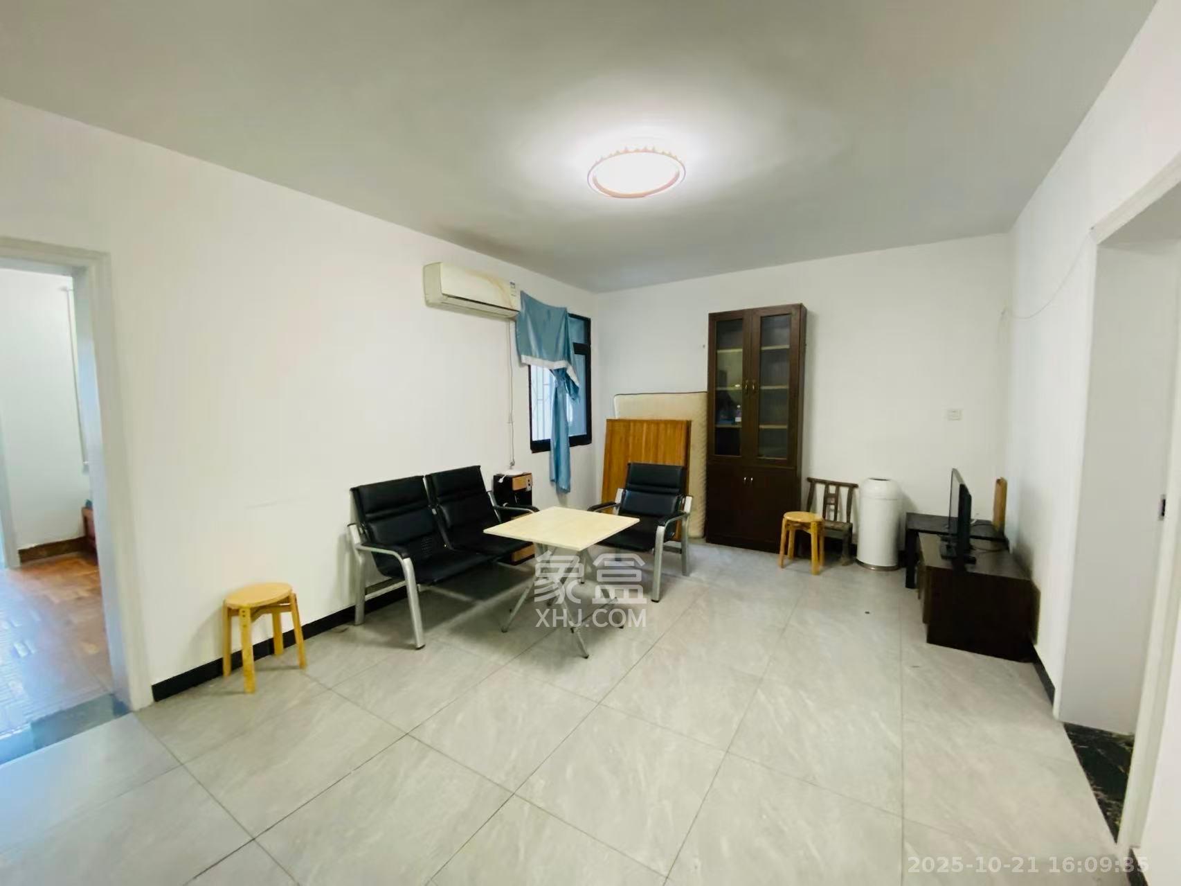 向家湾社区（含富湘公寓）  3室1厅1卫    1800.0元/月