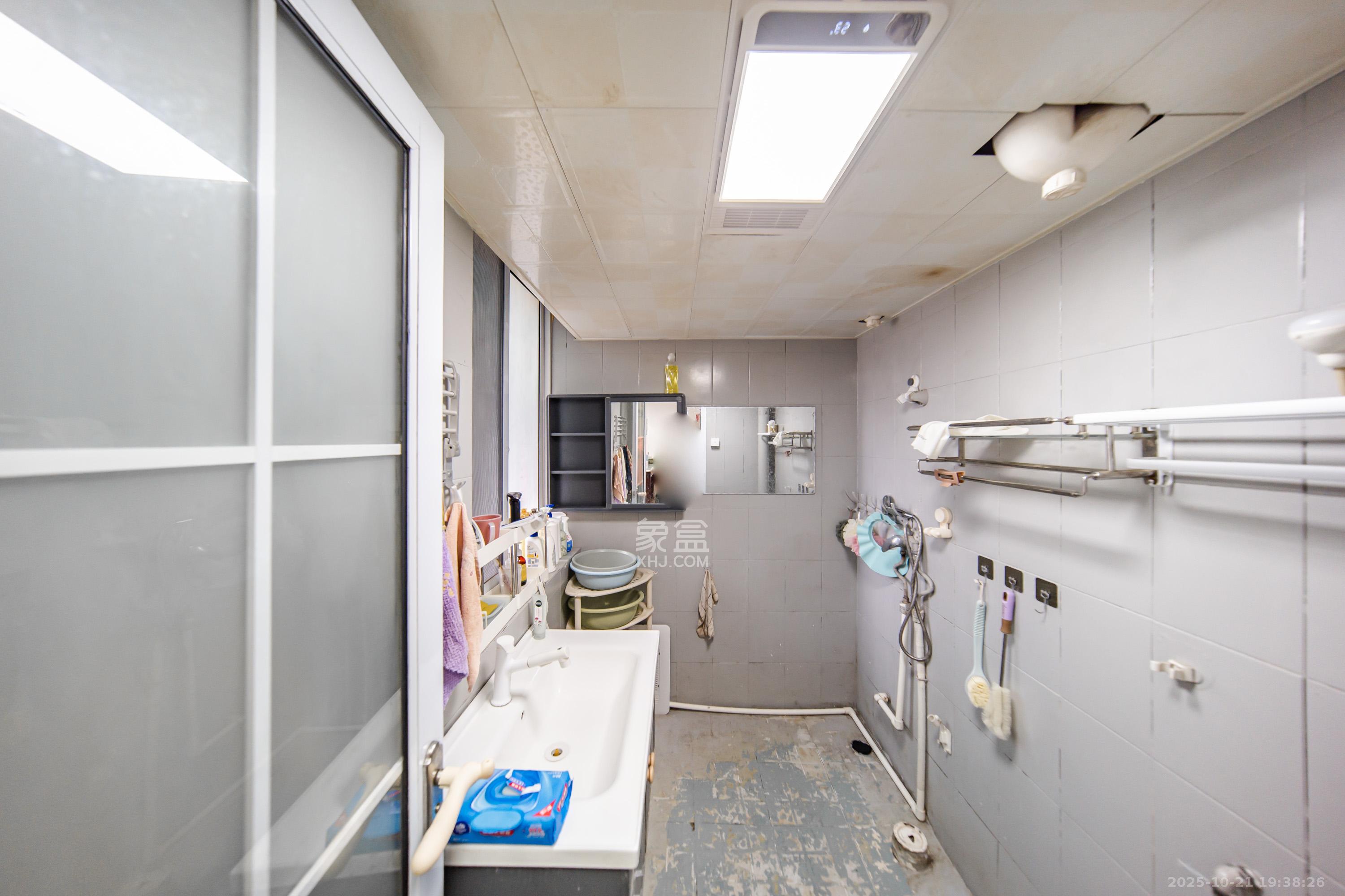 科教新村  3室2厅2卫    95.0万 科教新村  3室2厅2卫    95.0万卫生间