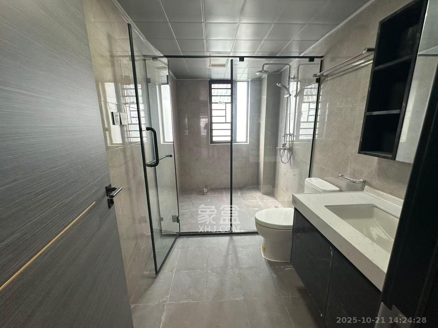 臻园  5室2厅2卫    4500.0元/月 臻园  5室2厅2卫    4500.0元/月室内图