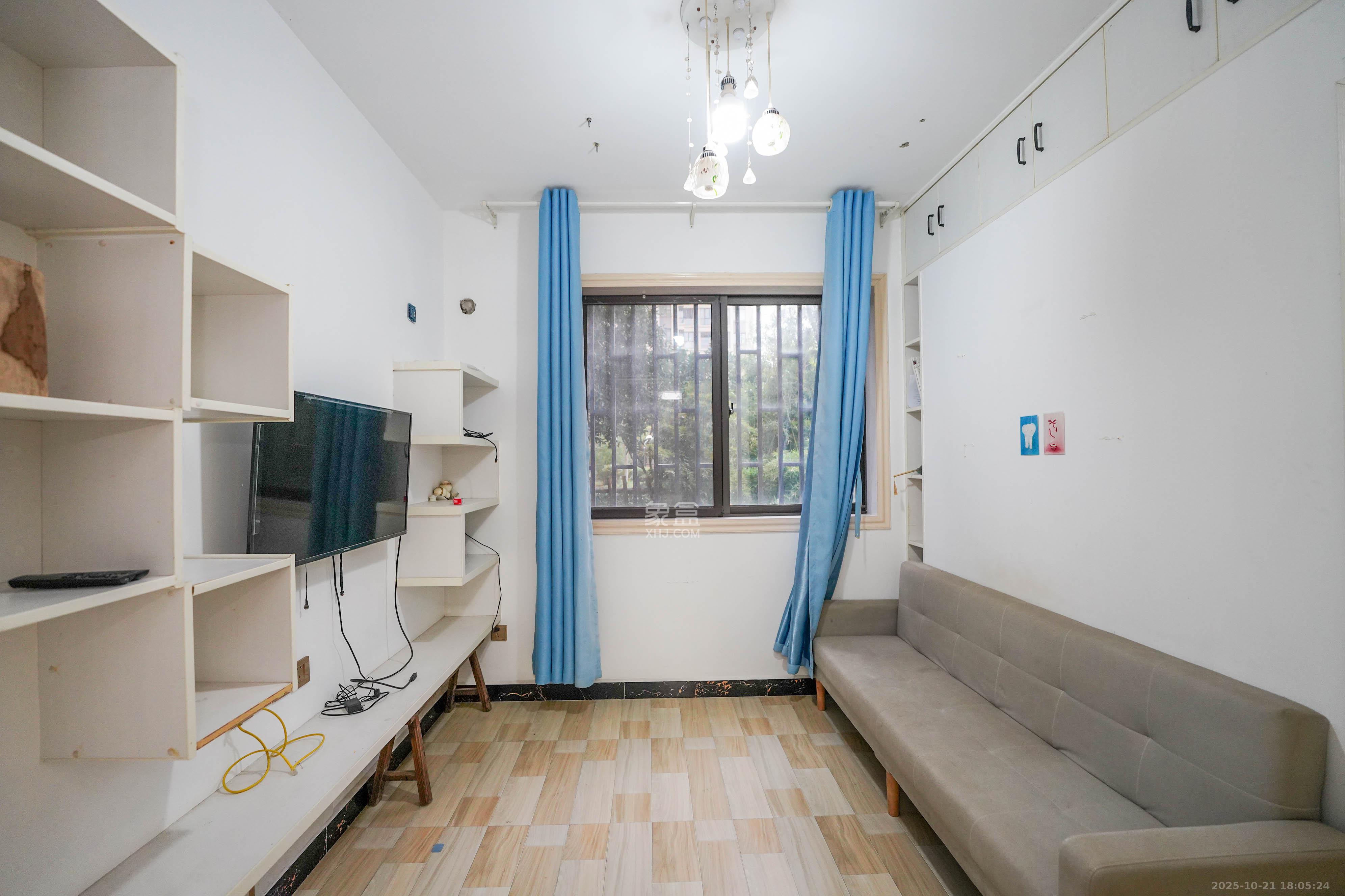 绿地新都会  3室2厅2卫    66.8万卧室