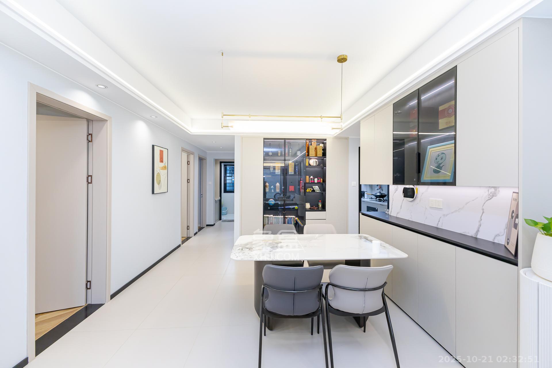 龙湖璟宸原著（龙湖紫宸）  4室2厅2卫    118.0万客厅