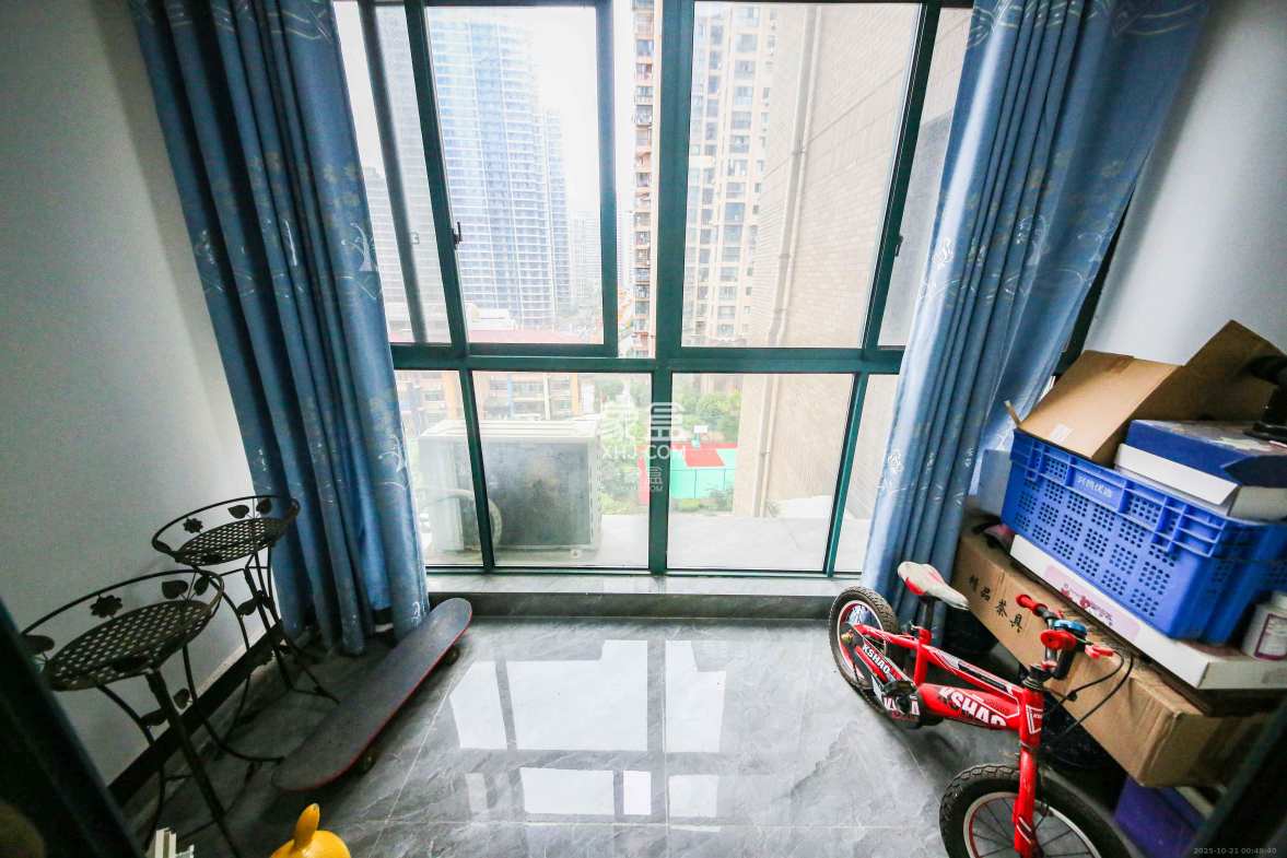 克拉美丽山庄(晟领国际)  4室2厅2卫    134.8万 克拉美丽山庄(晟领国际)  4室2厅2卫    134.8万阳台