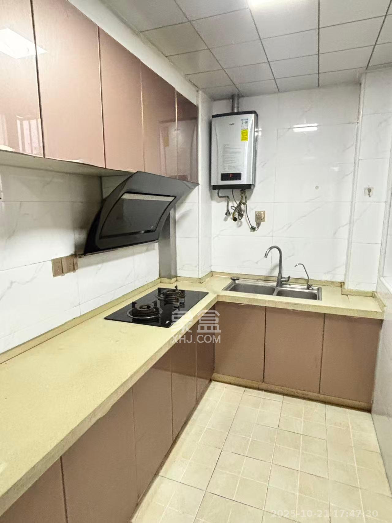 嘉顺苑 4室2厅1卫 2600.0元/月 嘉顺苑 4室2厅1卫 2600.0元/月室内图