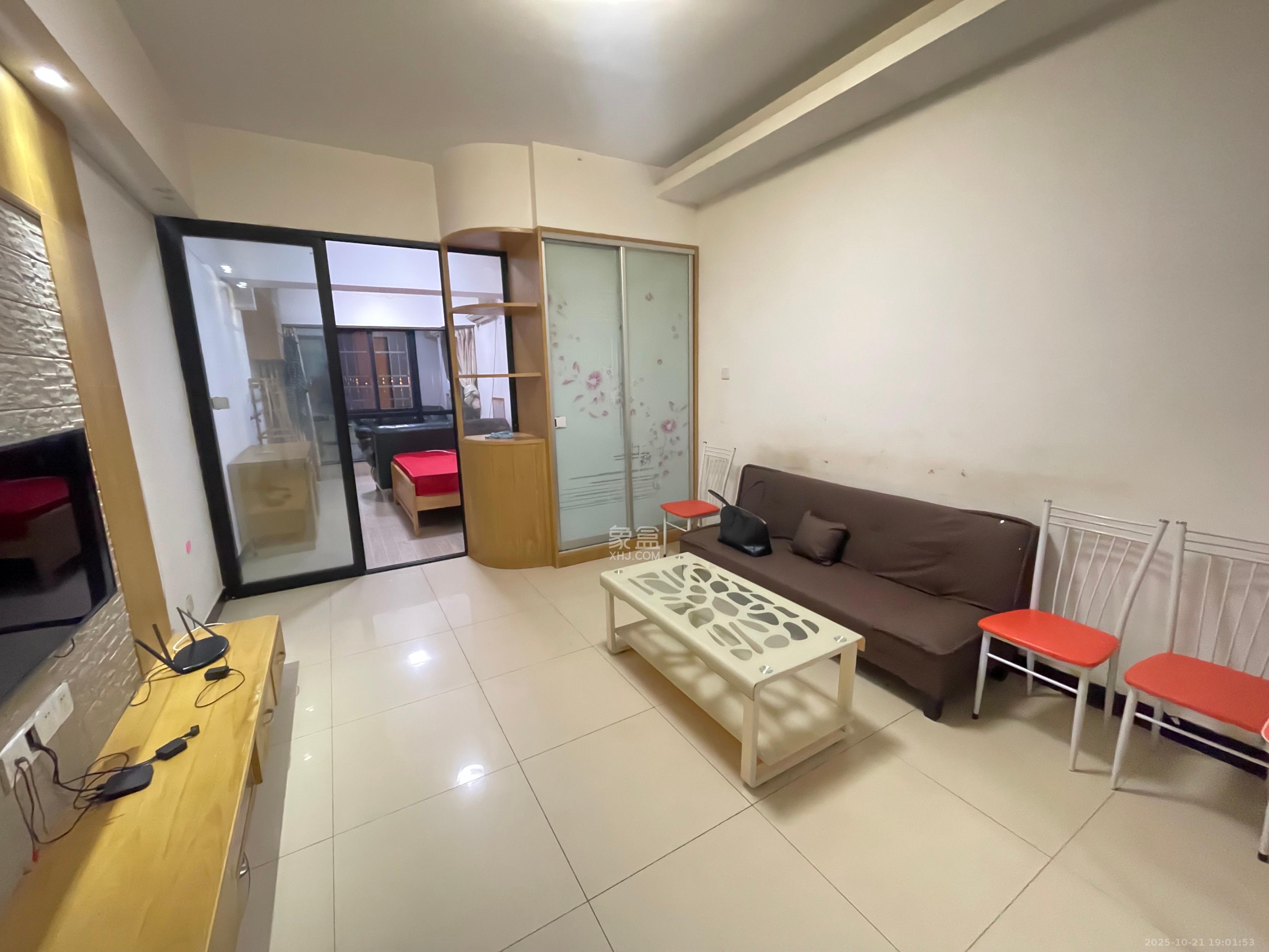 长房UP年代  1室1厅1卫    1200.0元/月 长房UP年代  1室1厅1卫    1200.0元/月