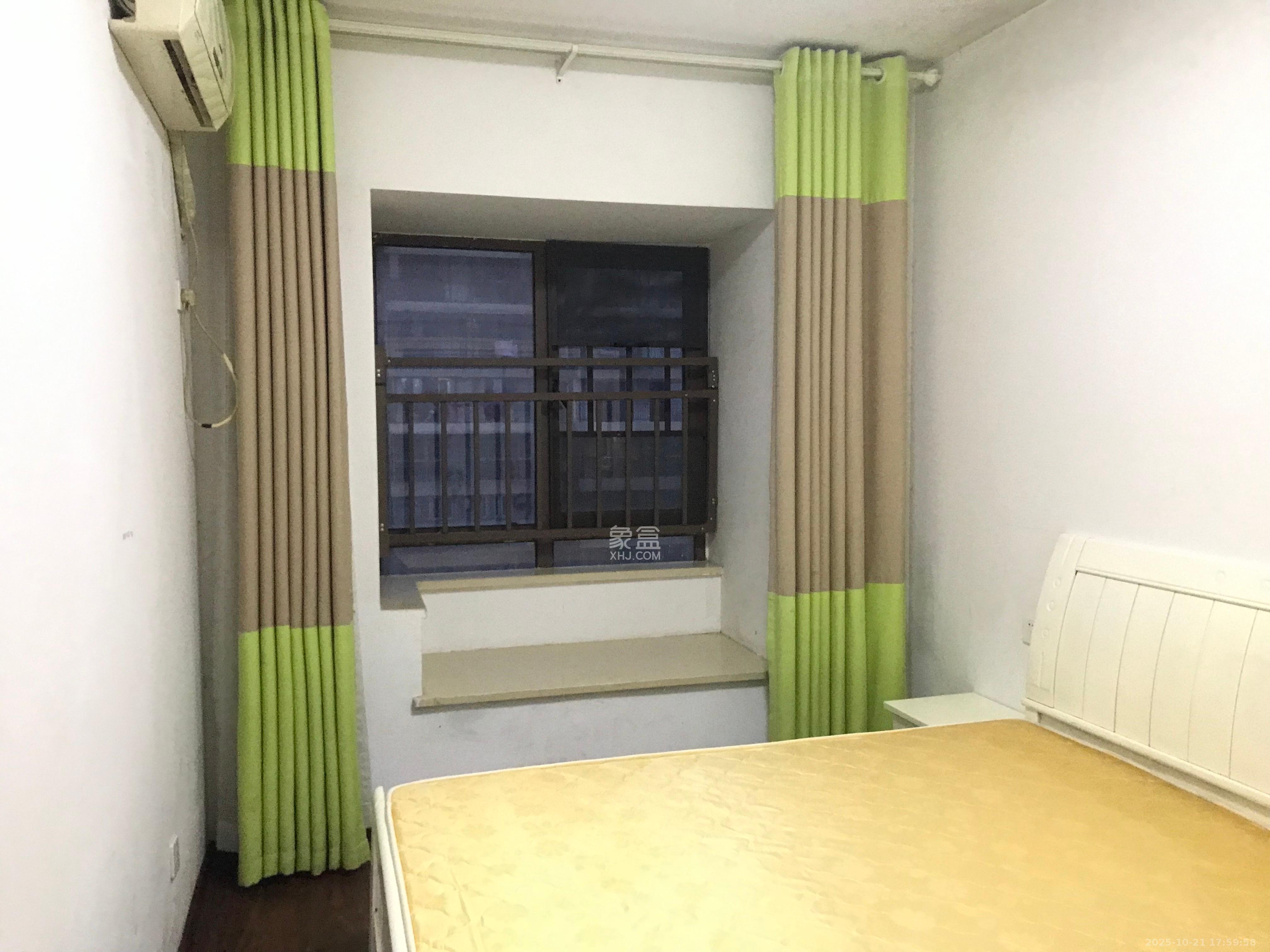 新长海广场  3室2厅1卫    2300.0元/月室内图