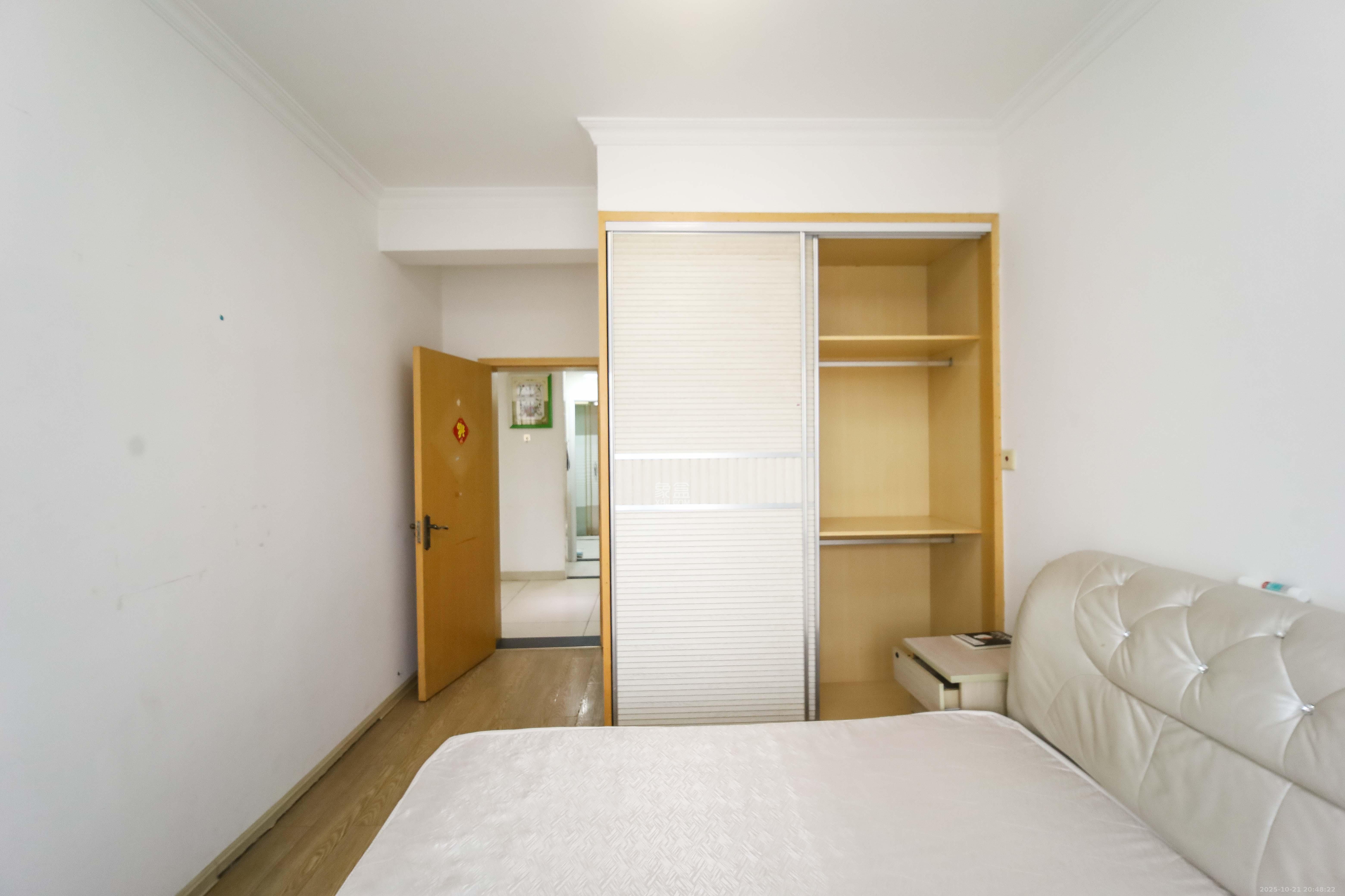 上河国际C区 3室2厅1卫 88.0万 上河国际C区 3室2厅1卫 88.0万卧室