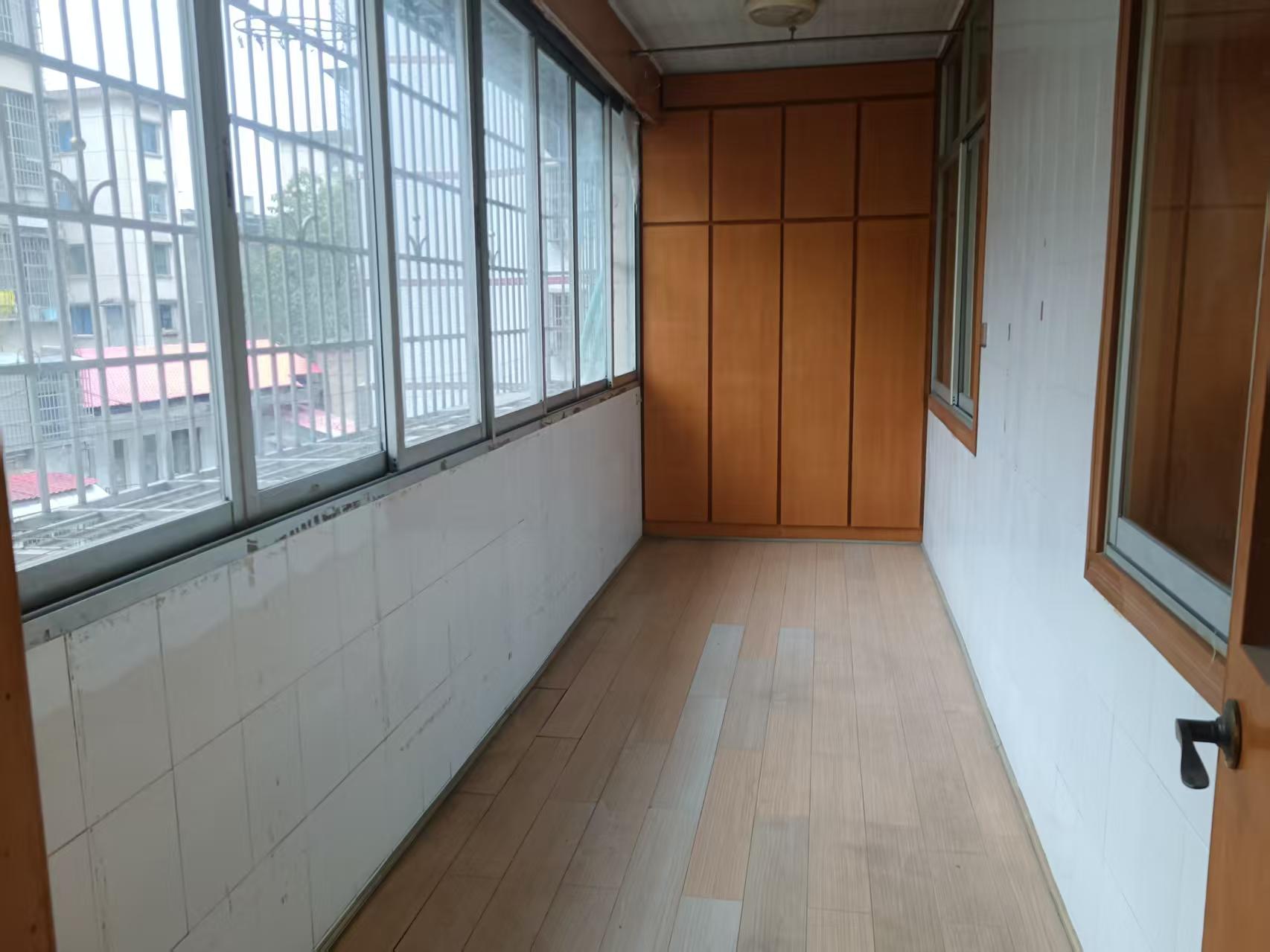 赫山区桃花仑办事处茶亭街社区  3室2厅1卫    28.8万