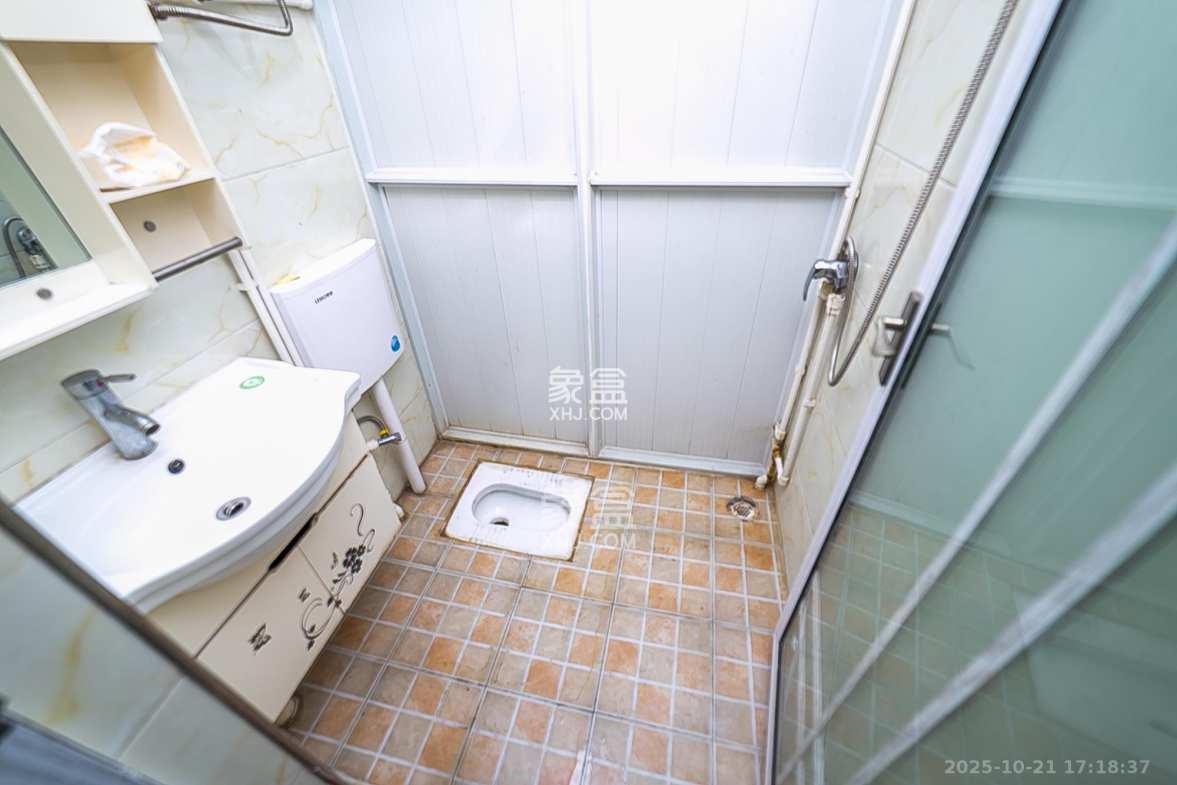 天鸿天府(天鸿中央大院) 4室2厅1卫 120.0万 天鸿天府(天鸿中央大院) 4室2厅1卫 120.0万卫生间