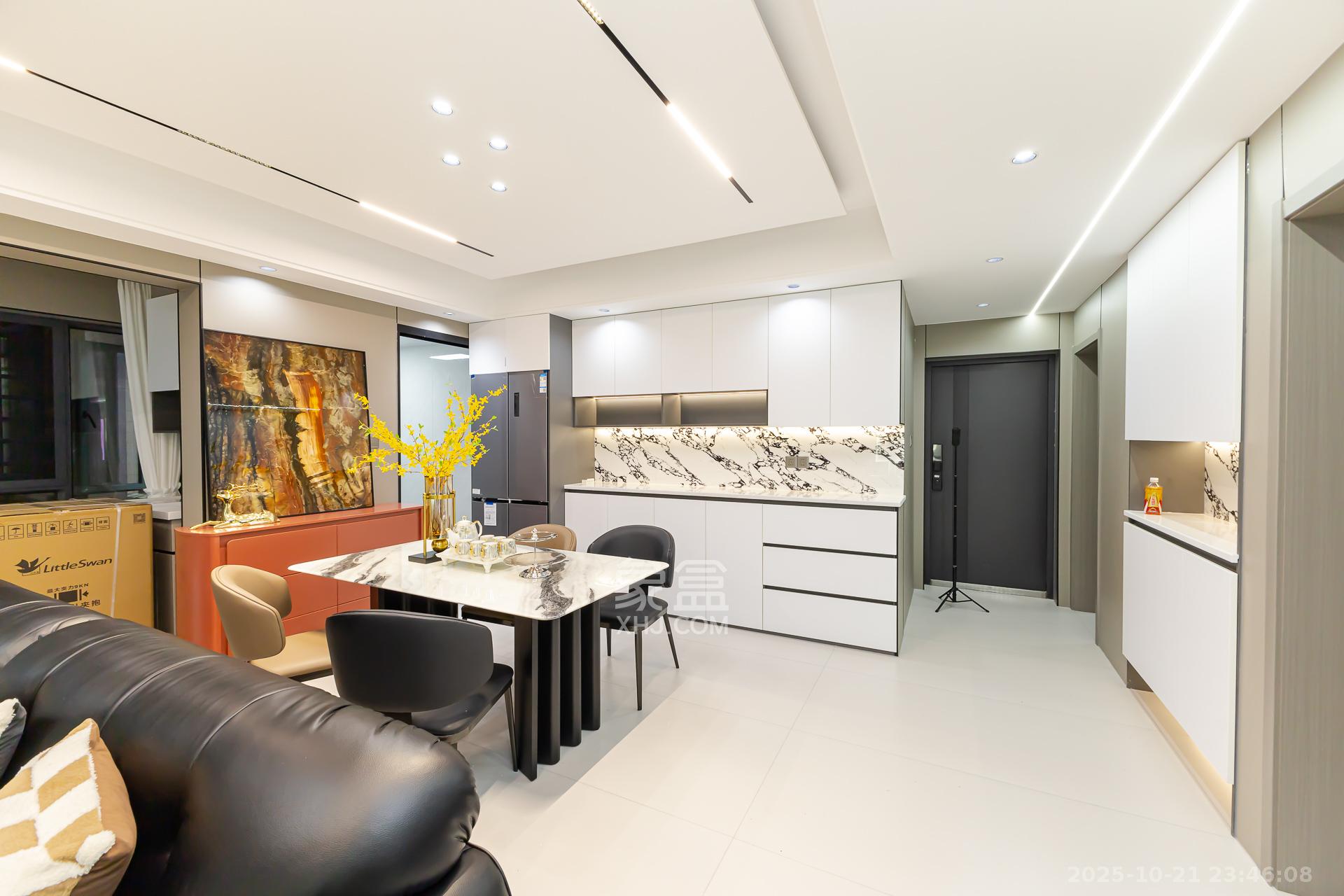 金湘苑(星澜之悦) 4室2厅2卫 98.0万 金湘苑(星澜之悦) 4室2厅2卫 98.0万客厅