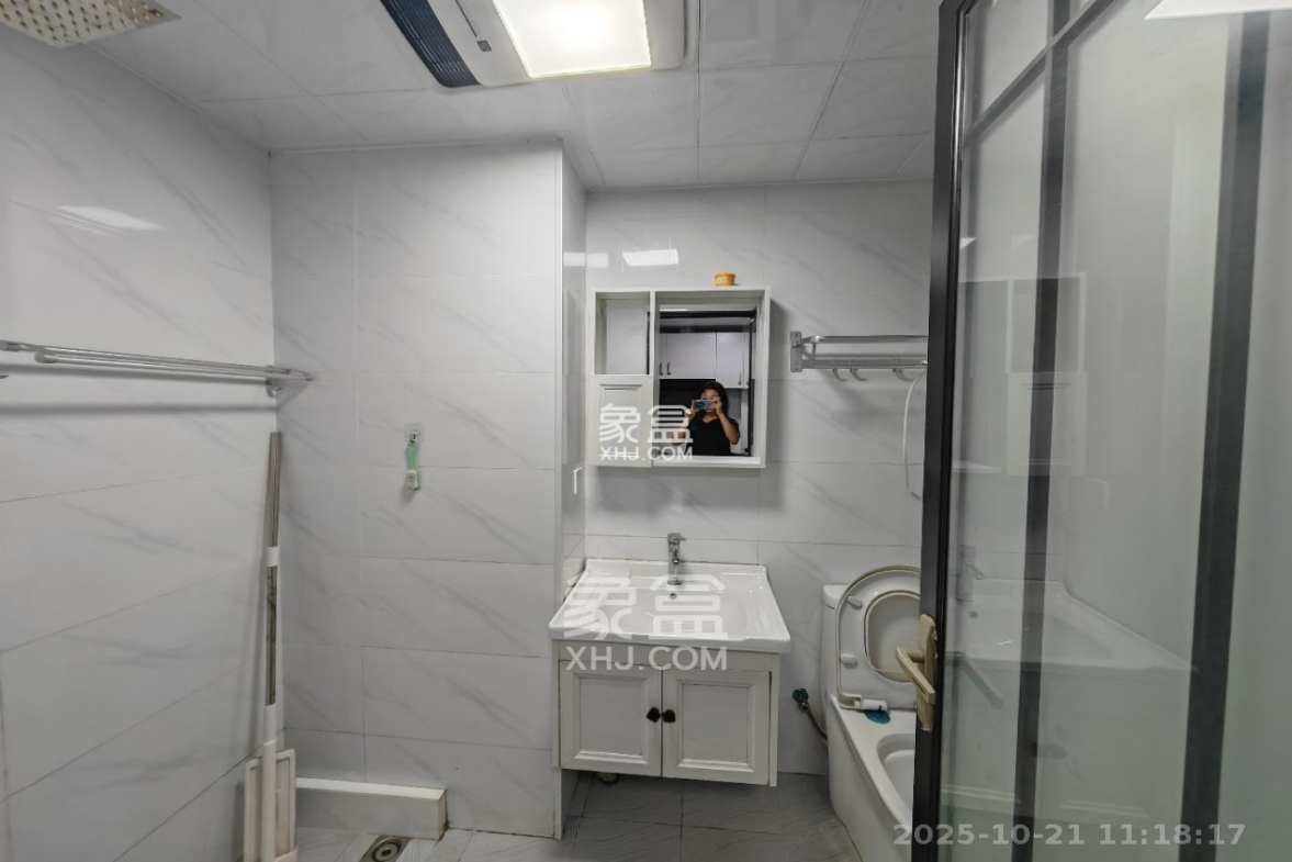 中海珑悦府  1室1厅1卫    1100.0元/月 中海珑悦府  1室1厅1卫    1100.0元/月室内图