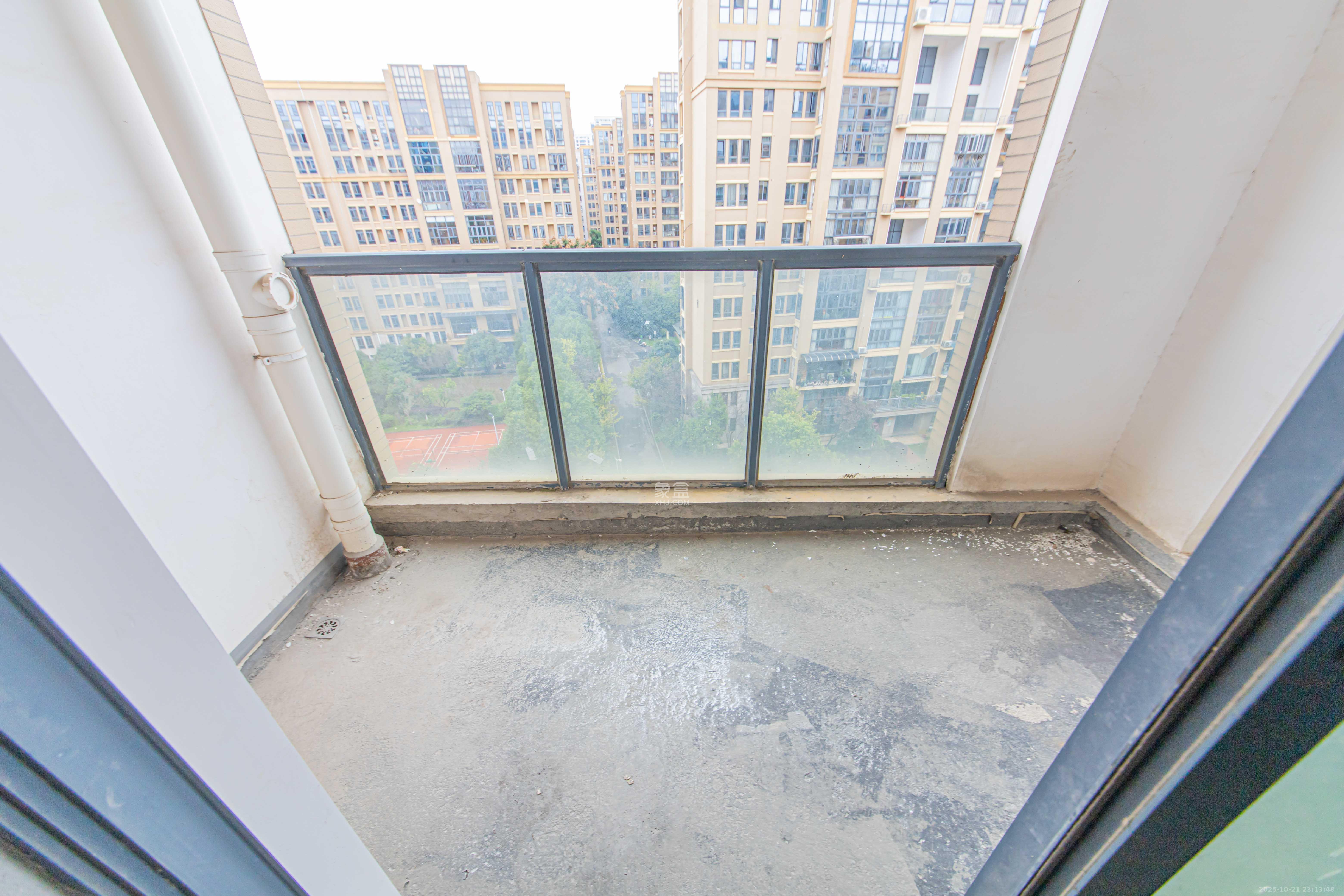 鑫远尚玺苑 4室2厅2卫 230.0万 鑫远尚玺苑 4室2厅2卫 230.0万阳台