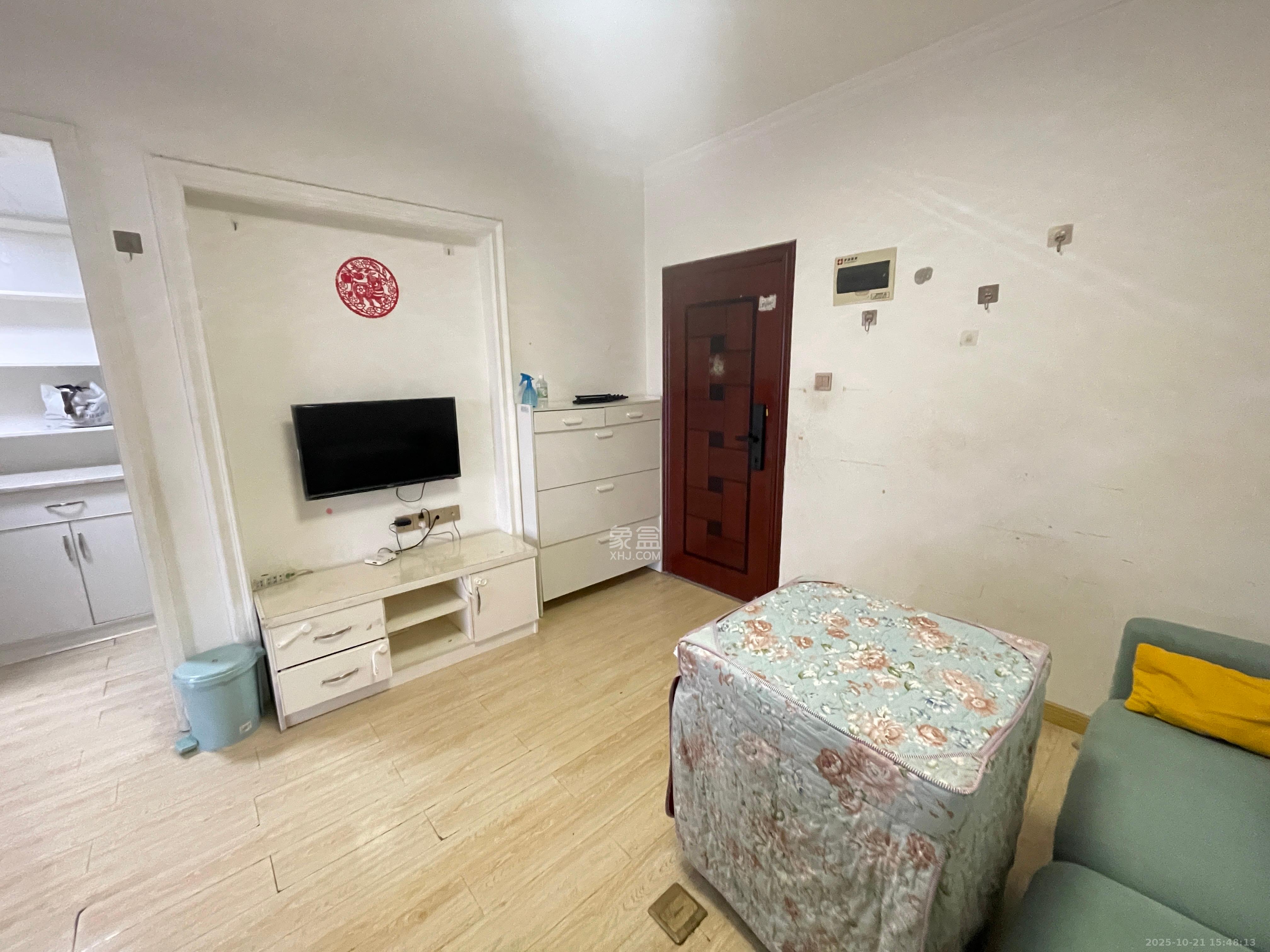 左岸右岸  1室1厅1卫    1800.0元/月室内图