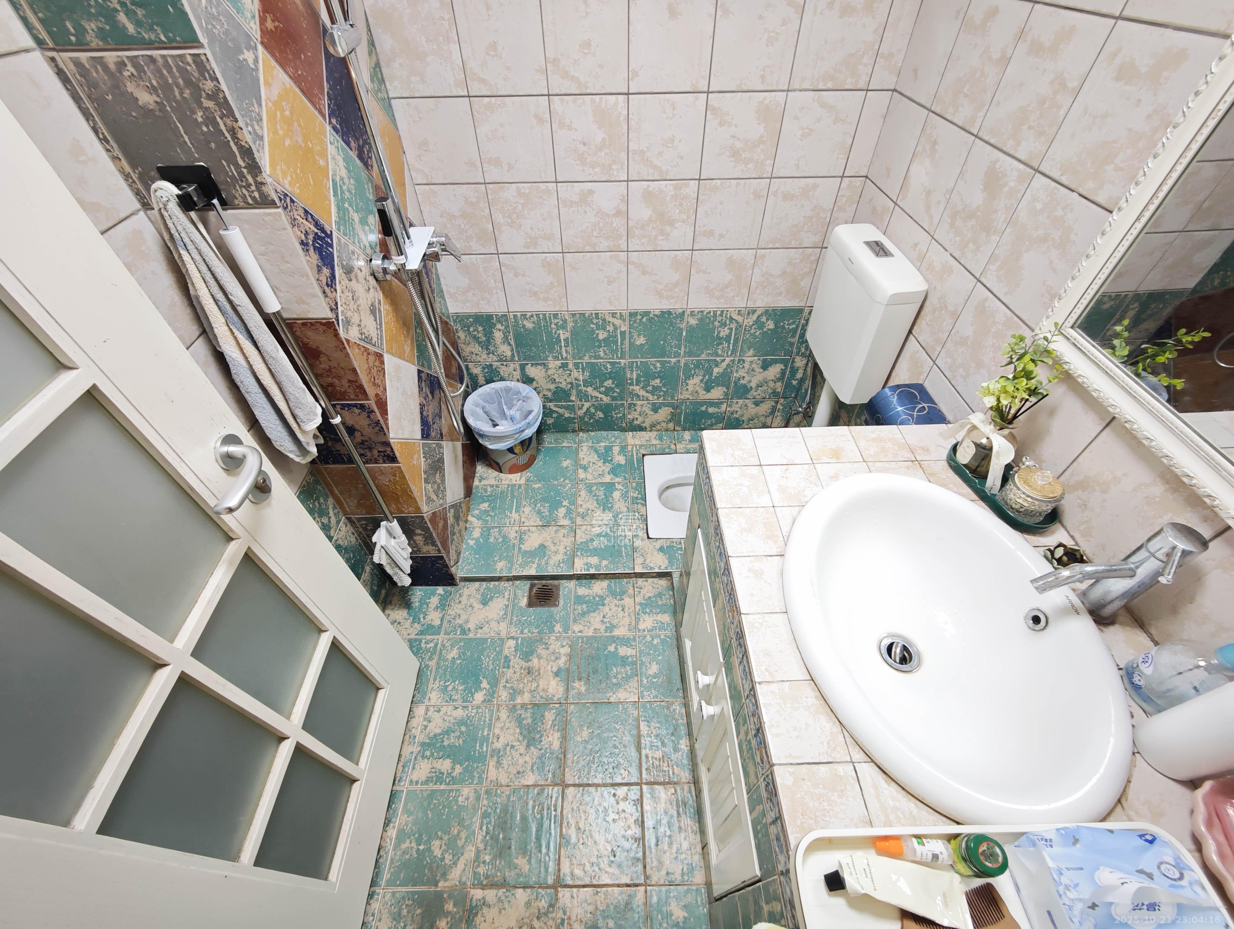 保利城(中航城国际社区、郡原美村)  4室2厅2卫    328.0万 保利城(中航城国际社区、郡原美村)  4室2厅2卫    328.0万卫生间