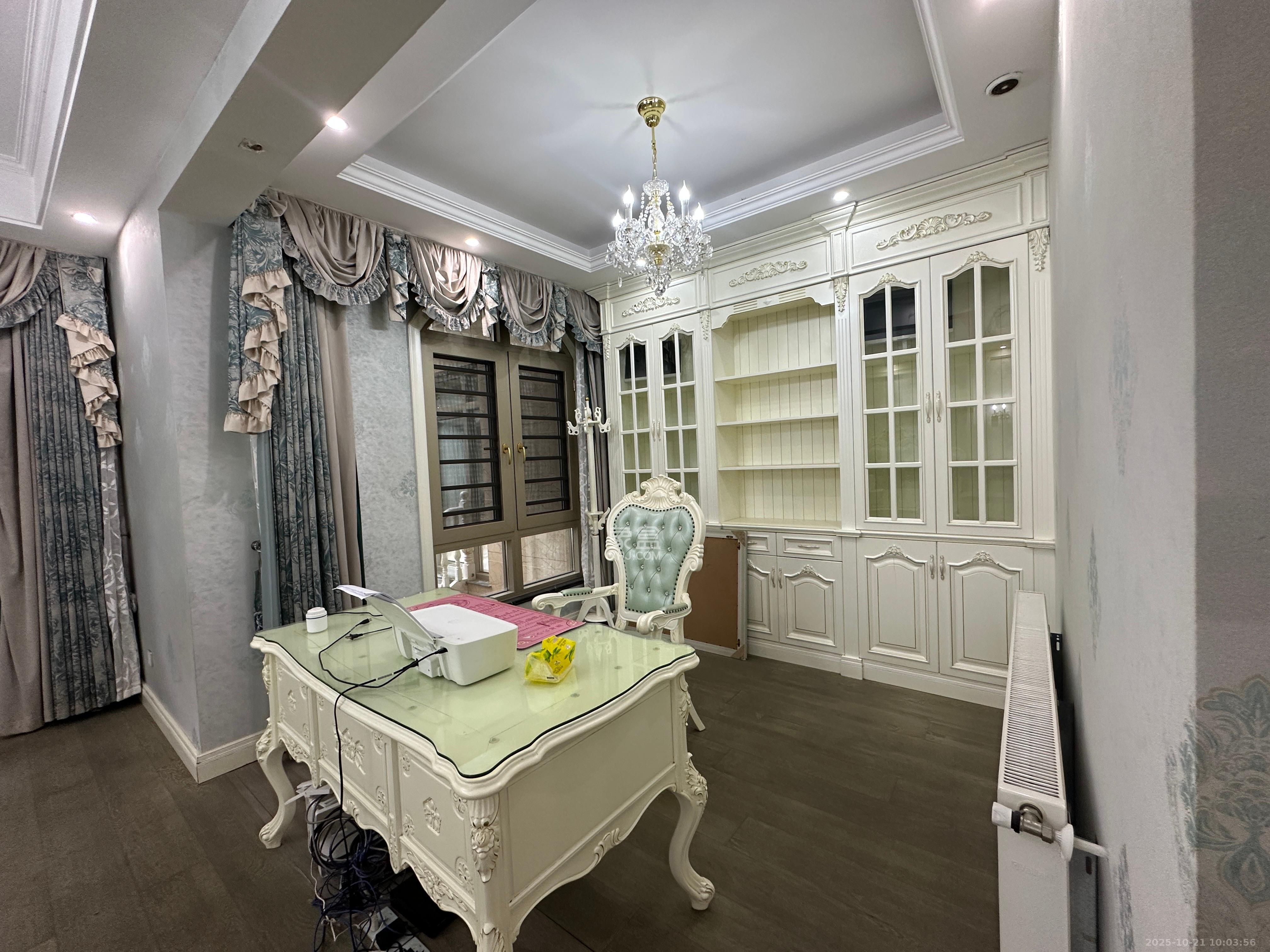 江河中央洋房  3室2厅2卫    7500.0元/月室内图