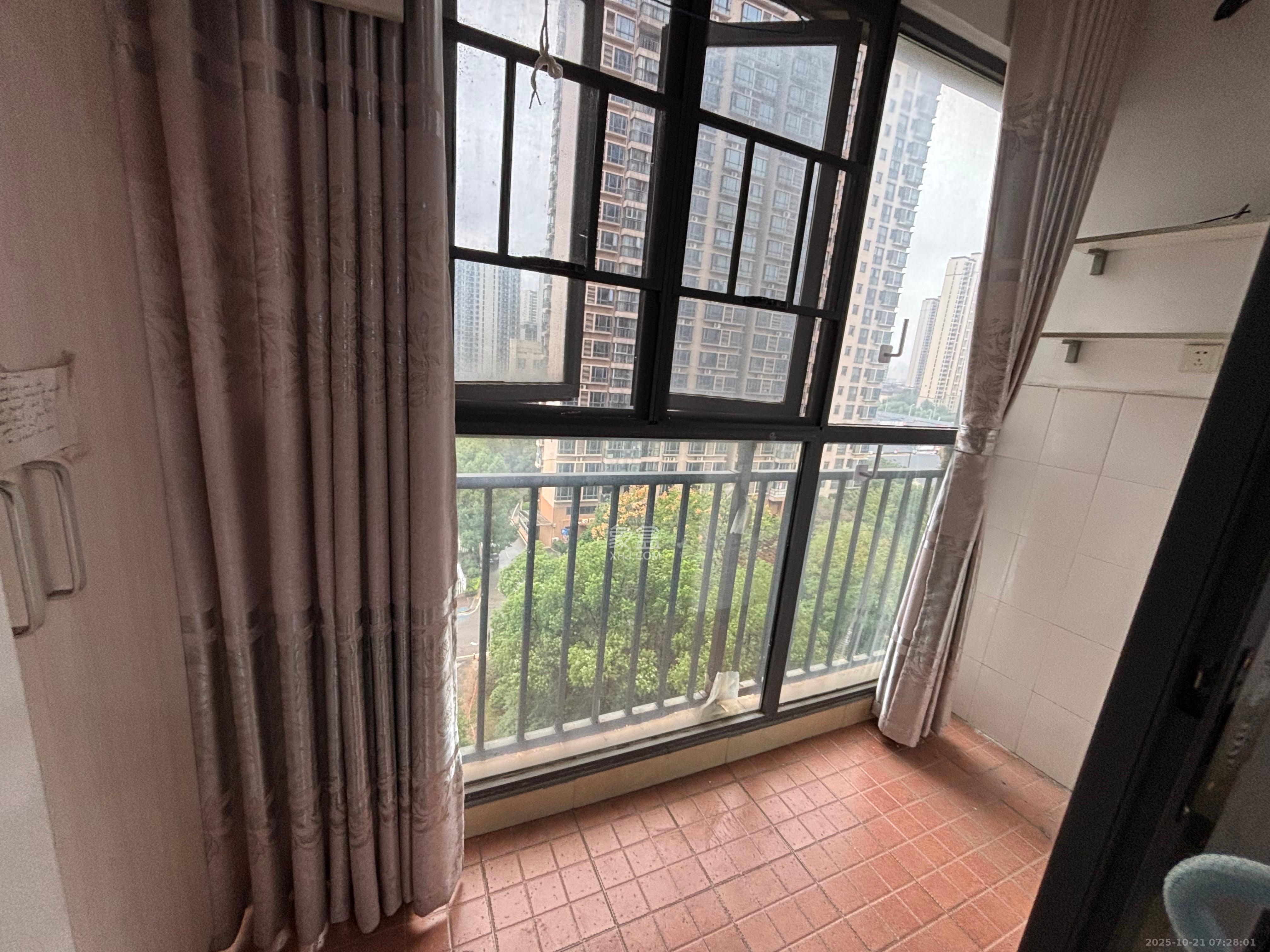 东岸城邦  2室1厅1卫    1700.0元/月室内图