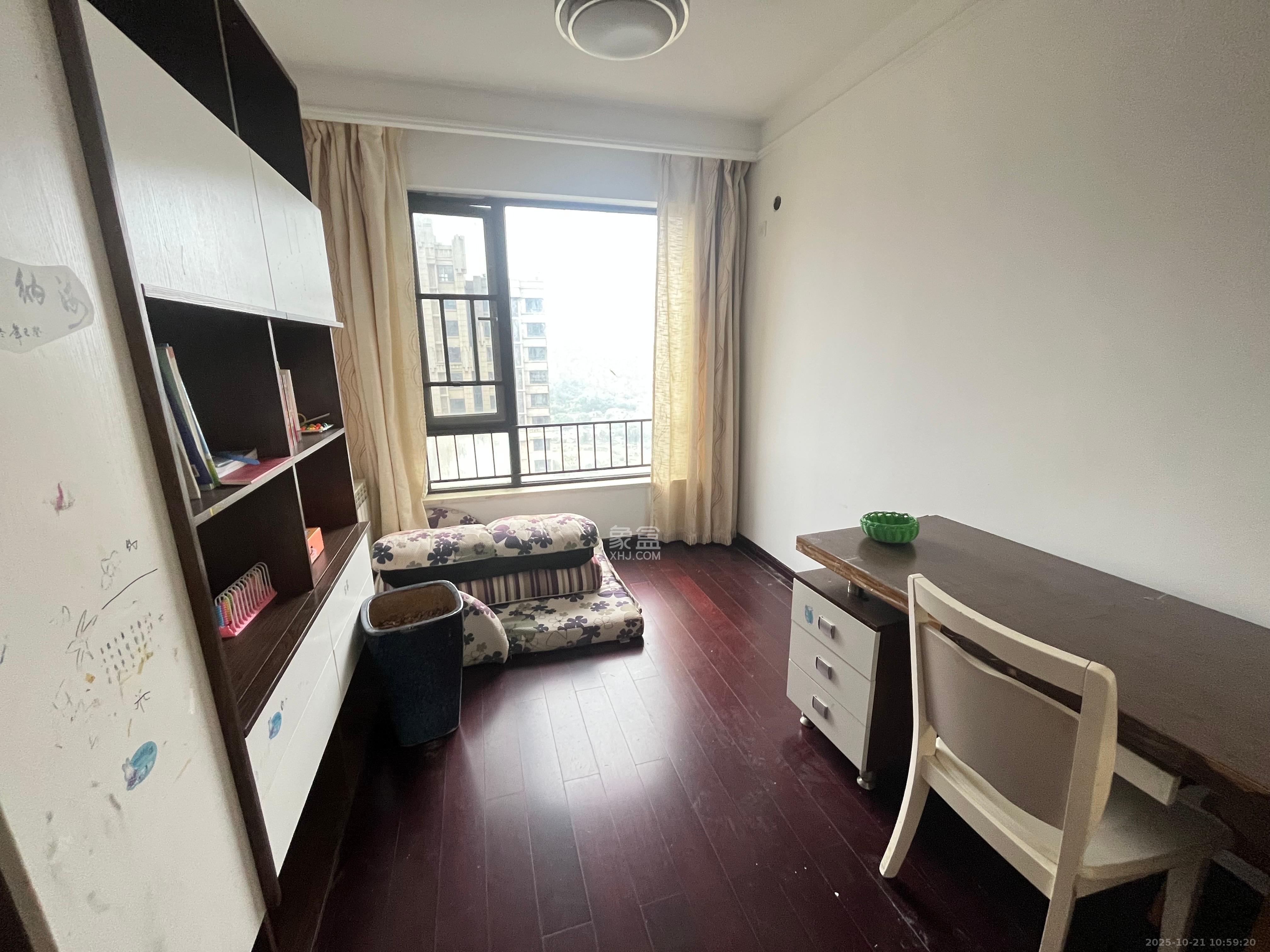 中海国际二期  4室2厅2卫    2500.0元/月 中海国际二期  4室2厅2卫    2500.0元/月室内图