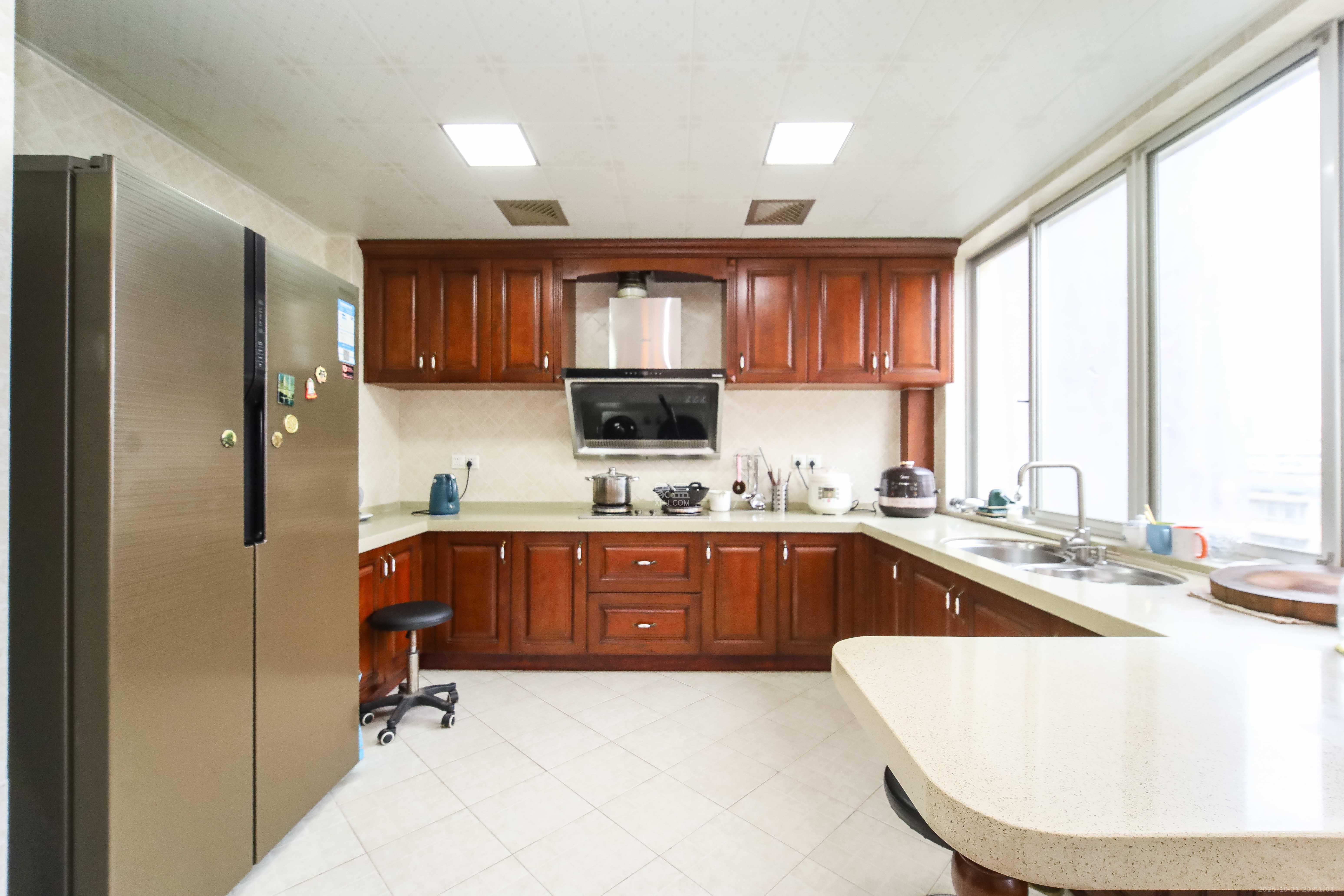 荷花园电信宿舍(天辰荷花苑)  3室2厅2卫    135.0万 荷花园电信宿舍(天辰荷花苑)  3室2厅2卫    135.0万厨房