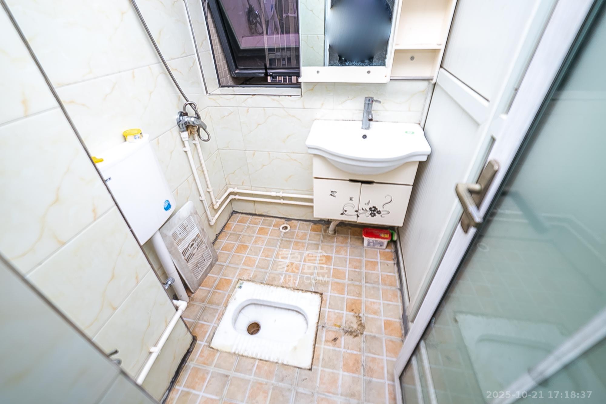 天鸿天府(天鸿中央大院) 4室2厅1卫 120.0万 天鸿天府(天鸿中央大院) 4室2厅1卫 120.0万卫生间