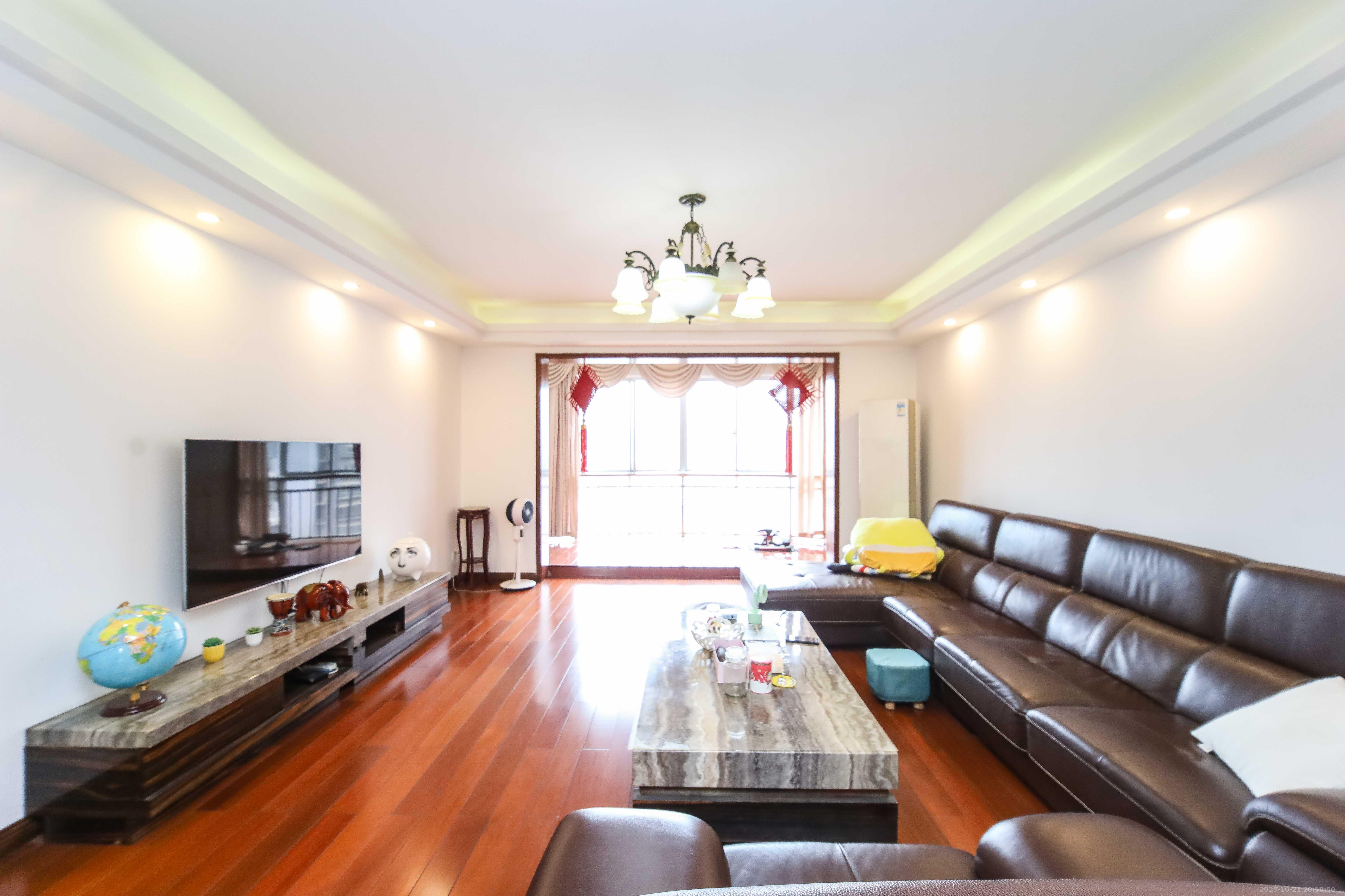 荷花园电信宿舍(天辰荷花苑)  3室2厅2卫    135.0万 荷花园电信宿舍(天辰荷花苑)  3室2厅2卫    135.0万客厅