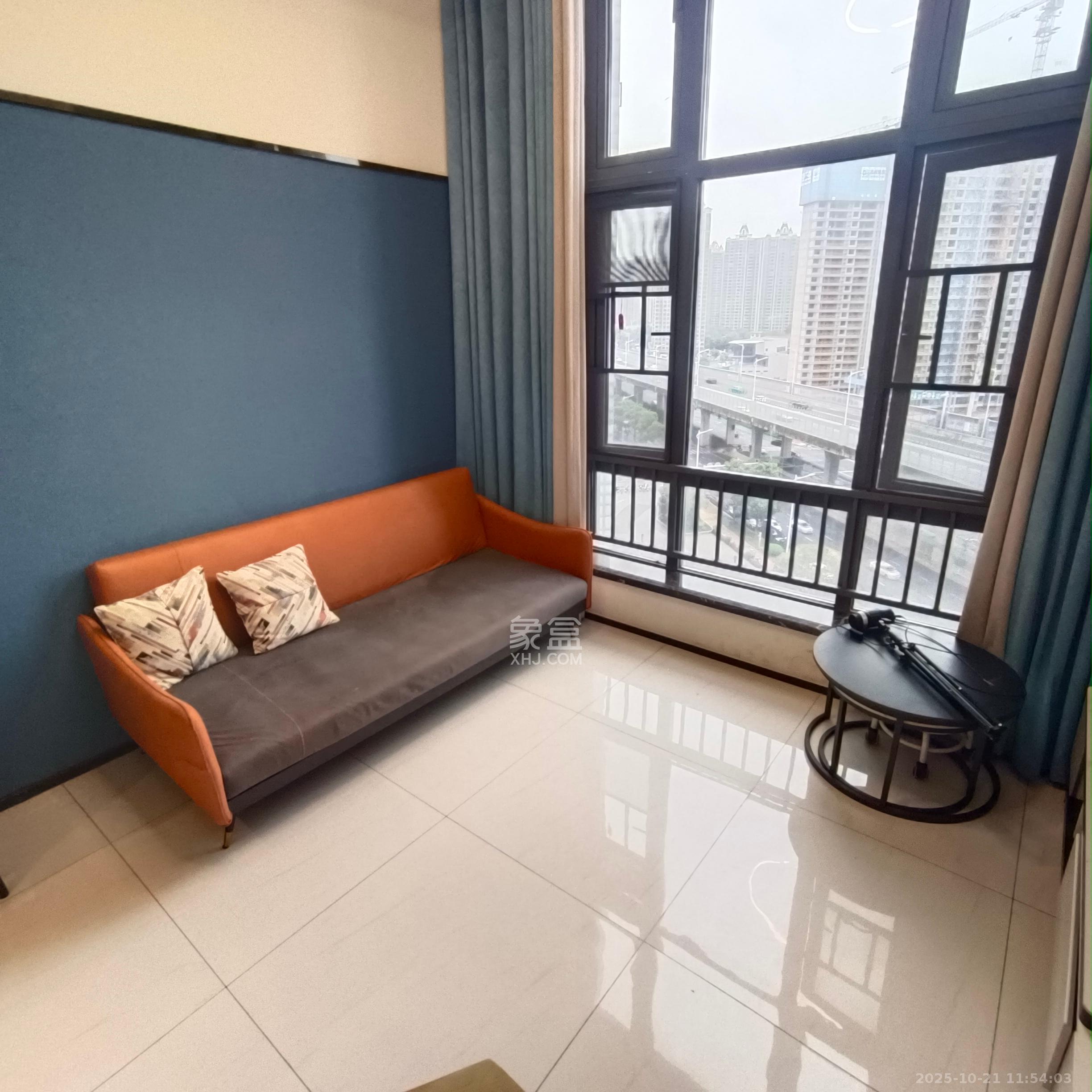 藏珑湖上公馆  1室1厅1卫    2200.0元/月