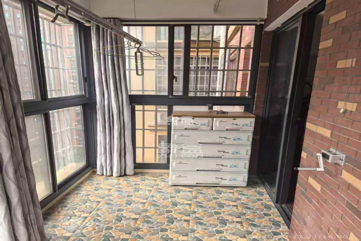 水岸天际(一期、二期)  3室2厅2卫    2200.0元/月 水岸天际(一期、二期)  3室2厅2卫    2200.0元/月室内图