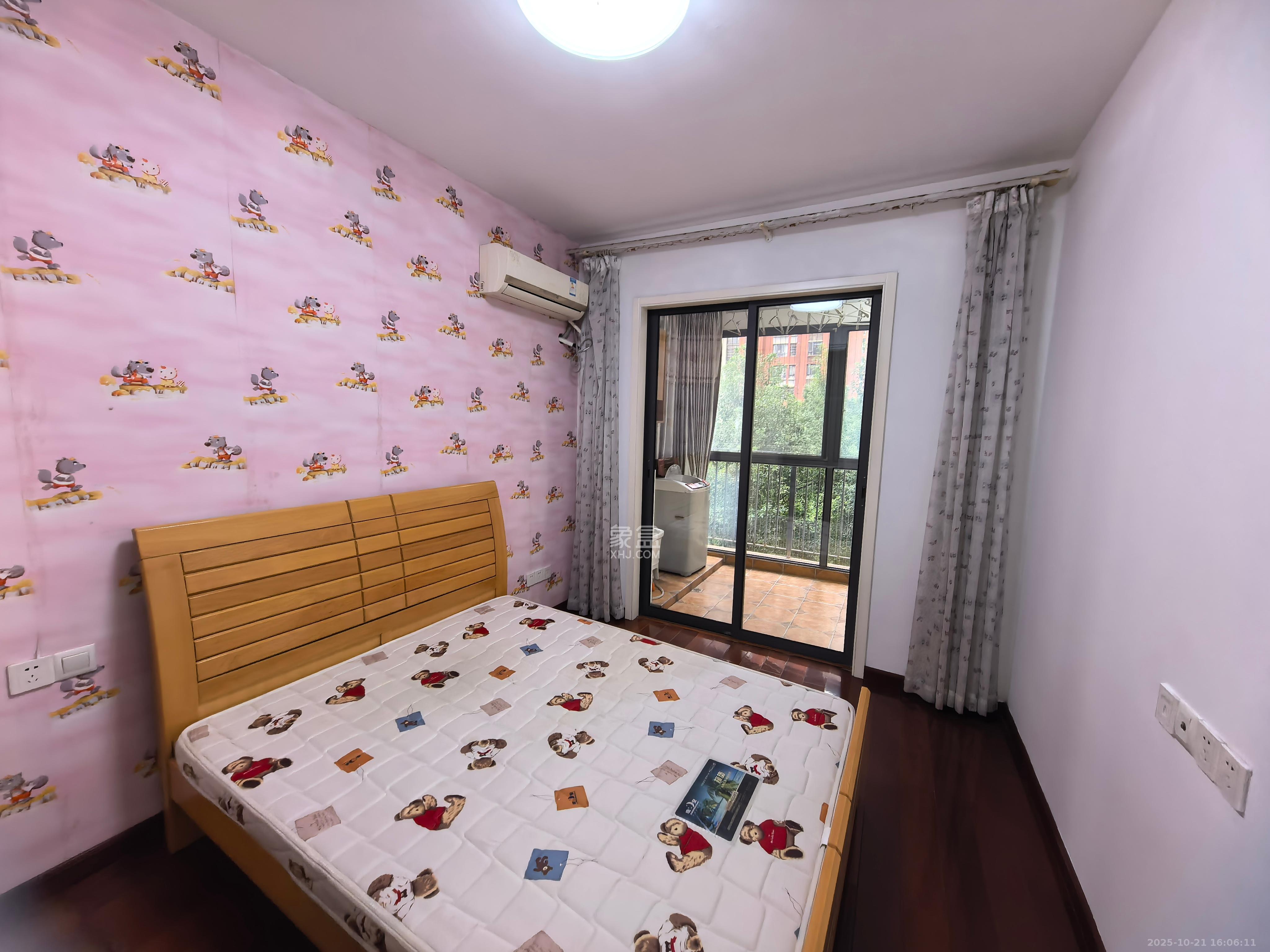 华润凤凰城二期  4室2厅2卫    3600.0元/月 华润凤凰城二期  4室2厅2卫    3600.0元/月室内图