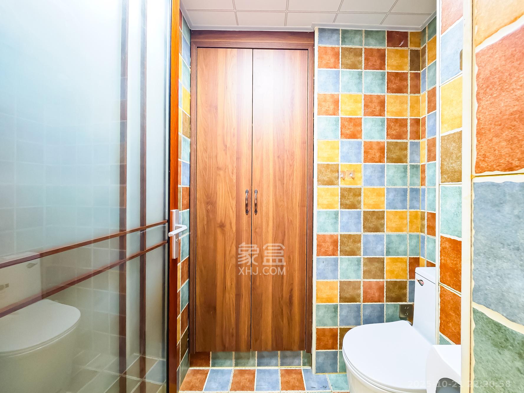 青竹湖曦园  4室2厅2卫    150.0万卫生间