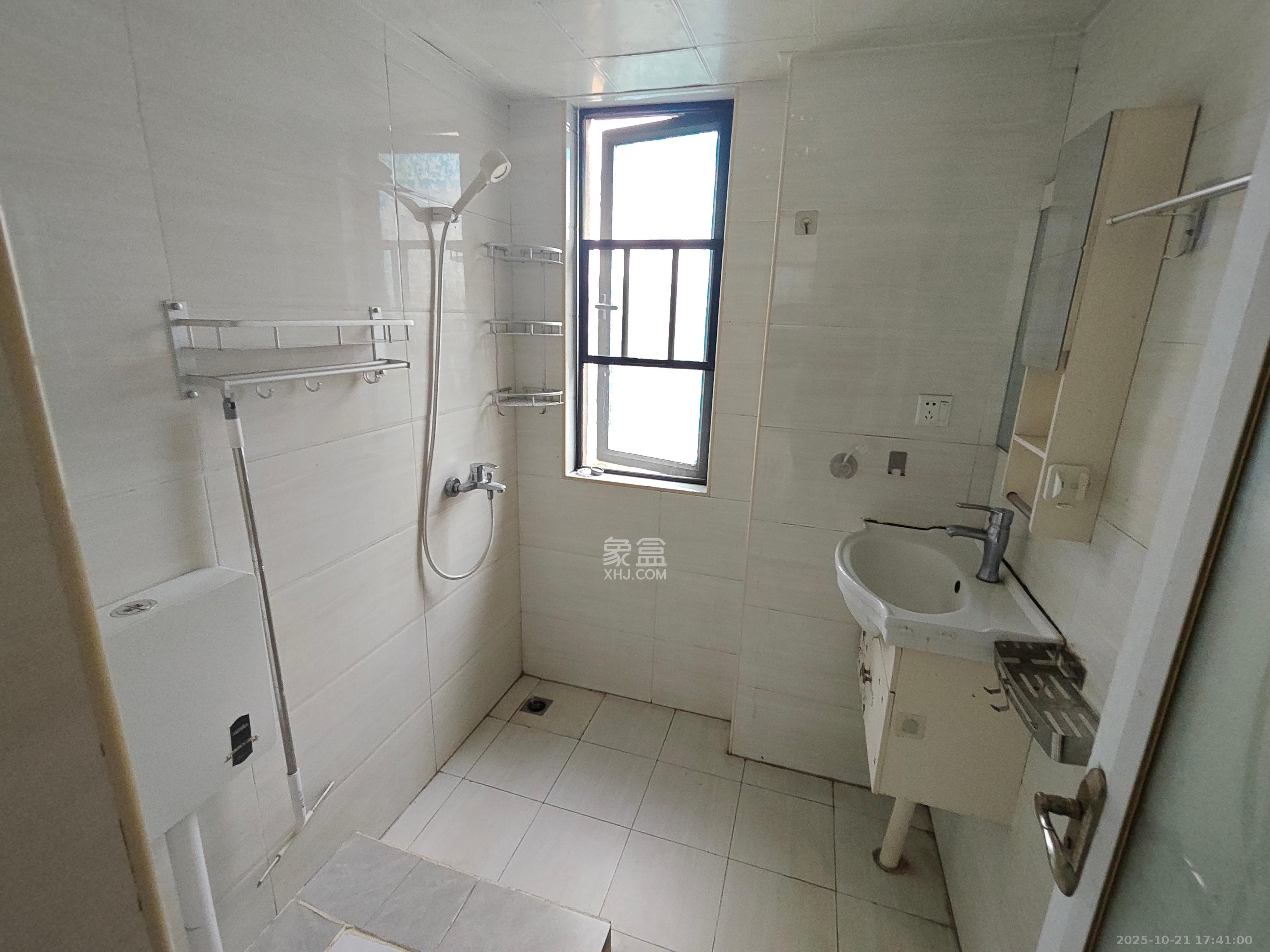 好莱城(弘德西街)  2室1厅1卫    2100.0元/月 好莱城(弘德西街)  2室1厅1卫    2100.0元/月室内图