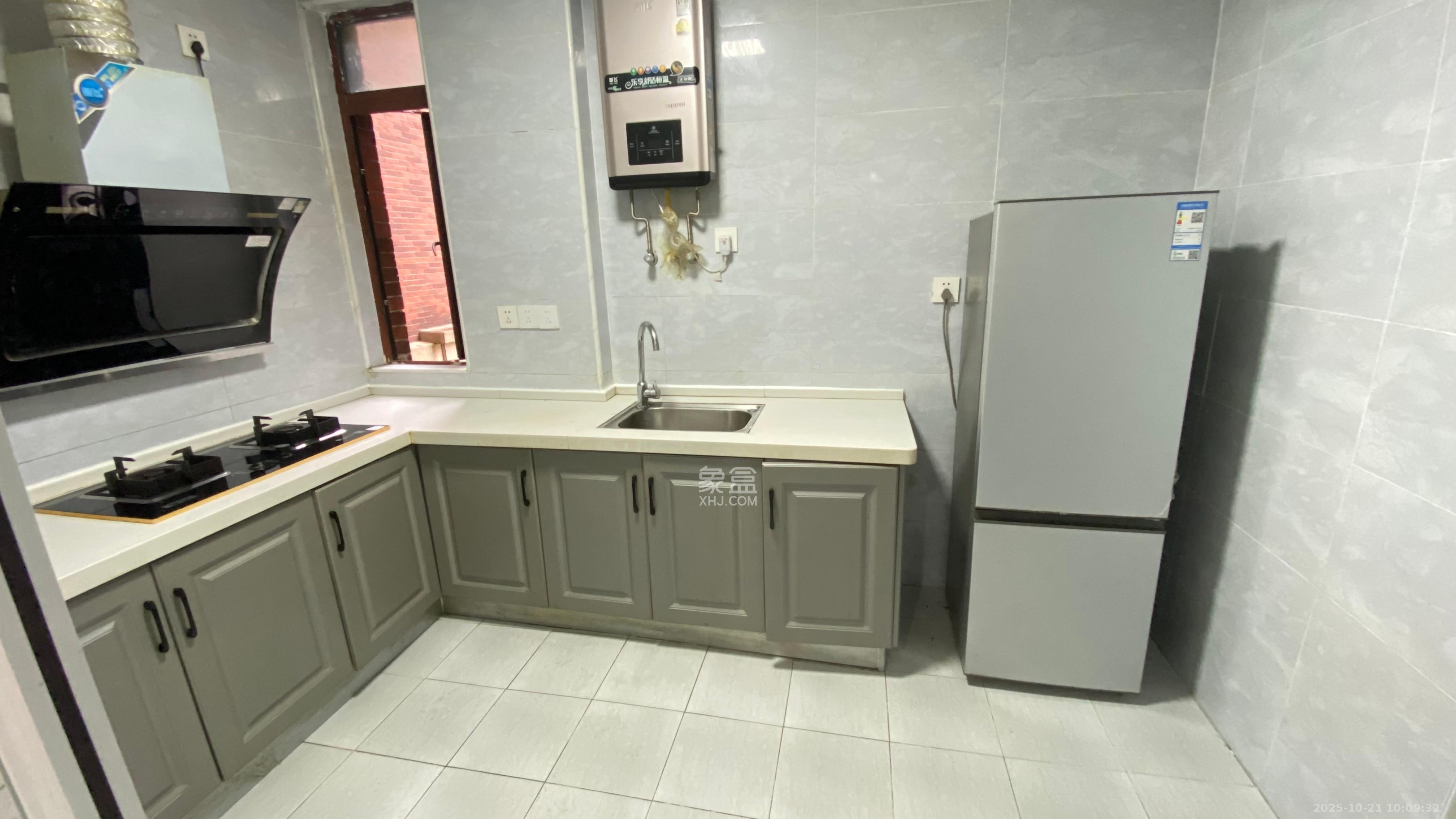 顺天御岭  4室2厅2卫    2200.0元/月 顺天御岭  4室2厅2卫    2200.0元/月室内图