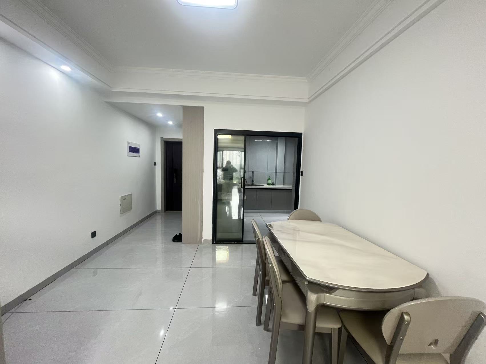 新外滩江苑 3室2厅2卫 1700.0元/月 新外滩江苑 3室2厅2卫 1700.0元/月室内图