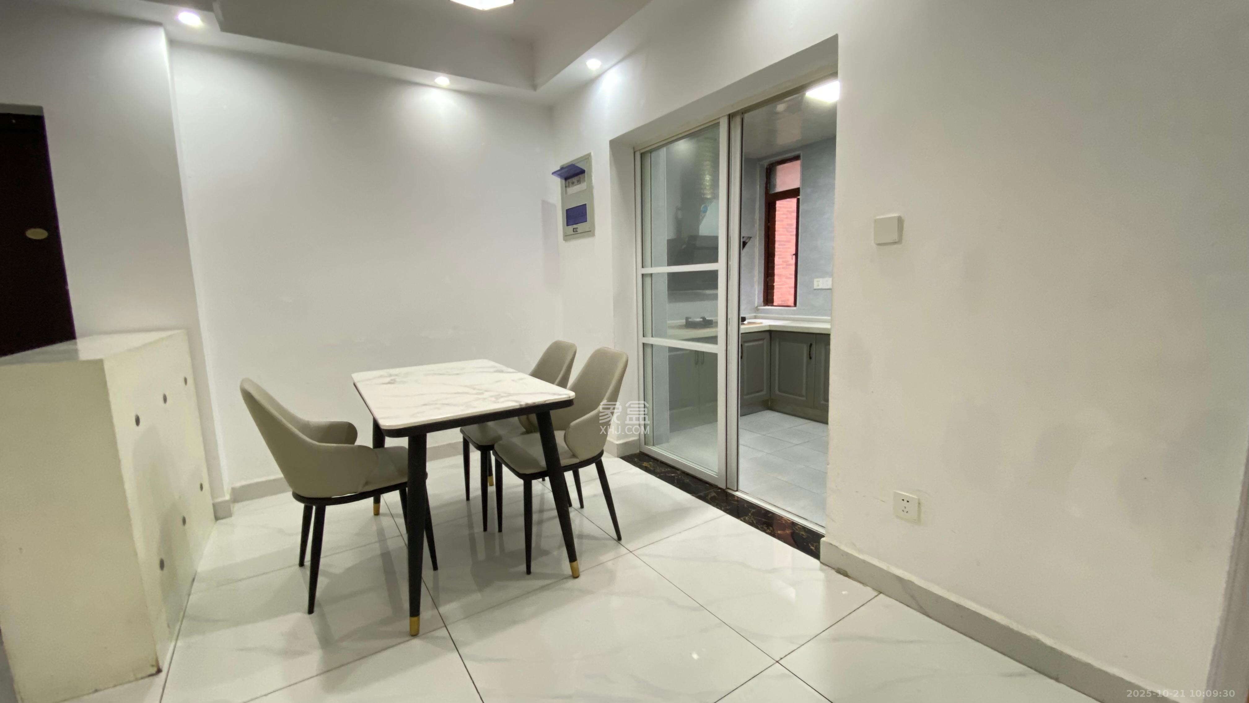 顺天御岭  4室2厅2卫    2200.0元/月 顺天御岭  4室2厅2卫    2200.0元/月室内图