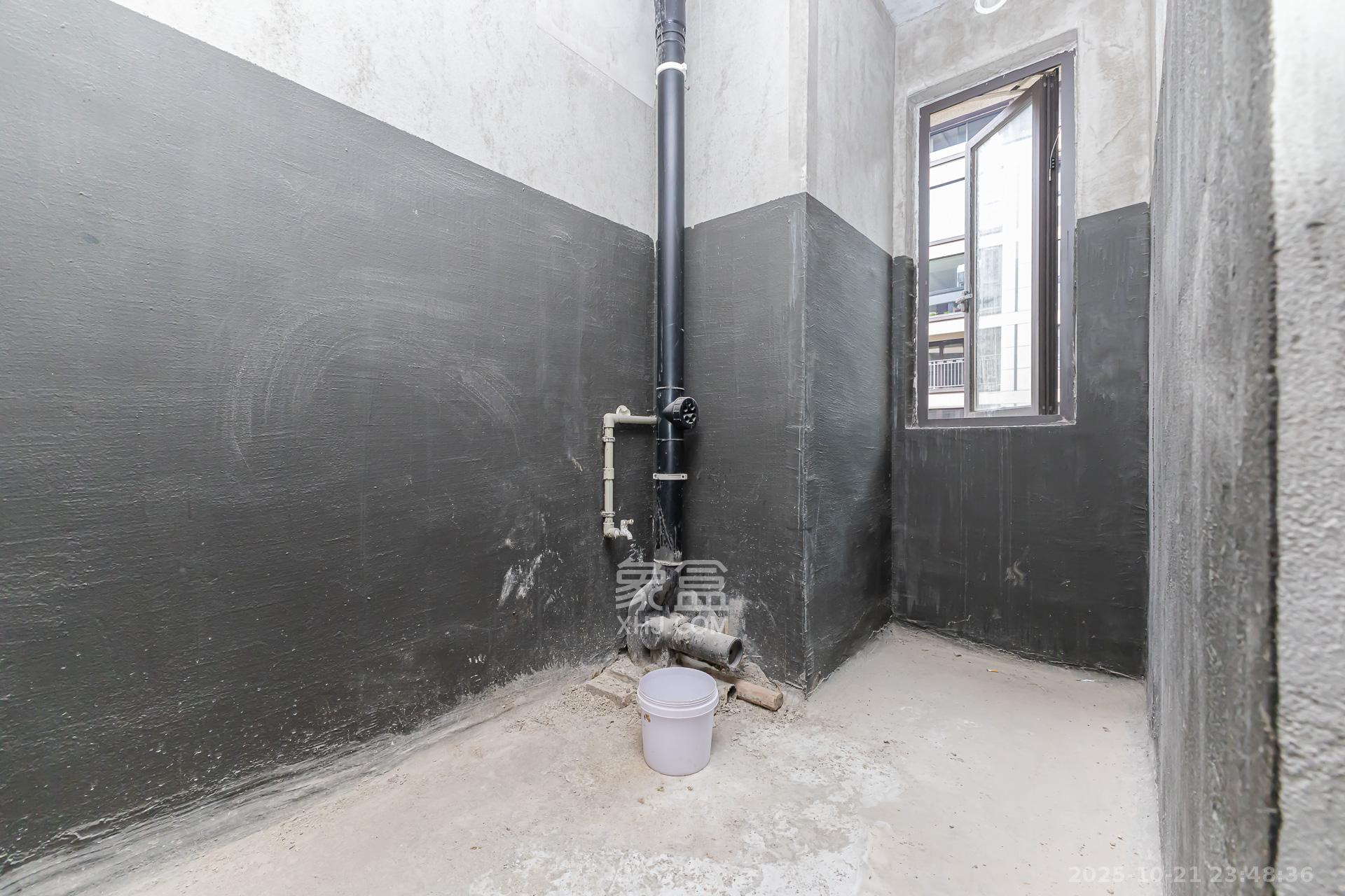 时代建发和著  5室2厅4卫    305.0万 时代建发和著  5室2厅4卫    305.0万卫生间