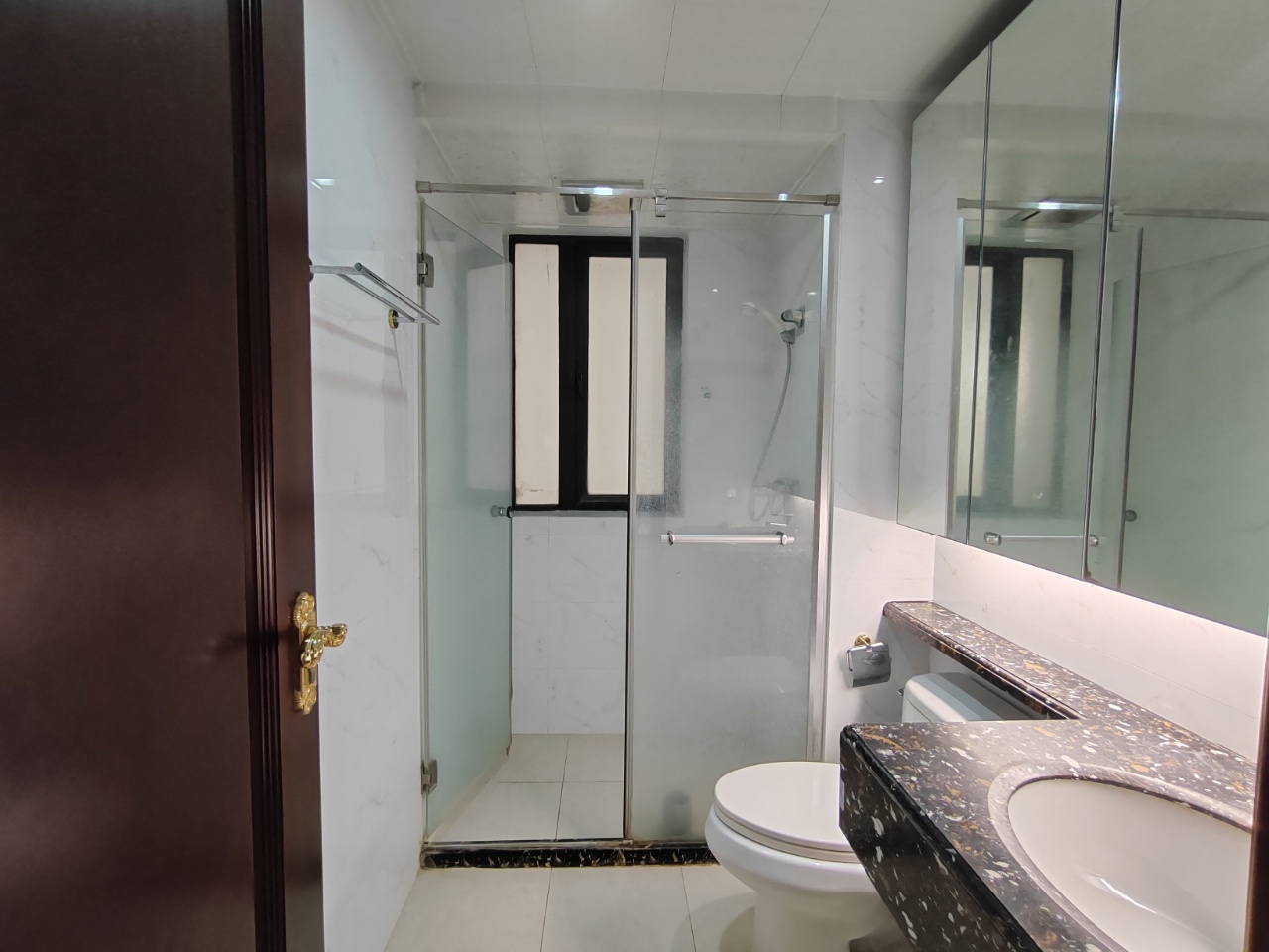 恒大外滩  2室2厅1卫    3000.0元/月 恒大外滩  2室2厅1卫    3000.0元/月室内图