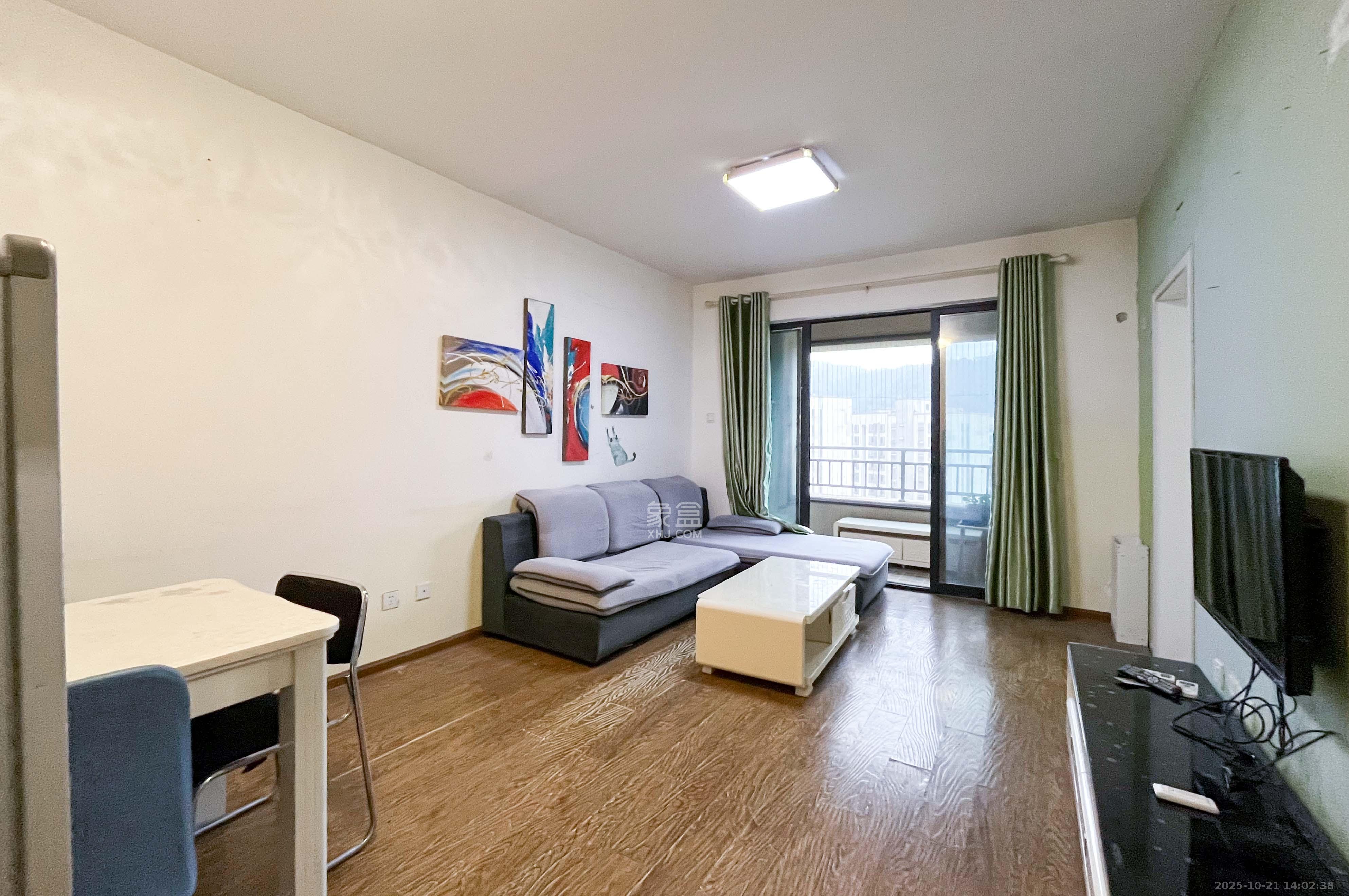 中海梅溪湖壹号 3室2厅1卫 109.0万 中海梅溪湖壹号 3室2厅1卫 109.0万客厅